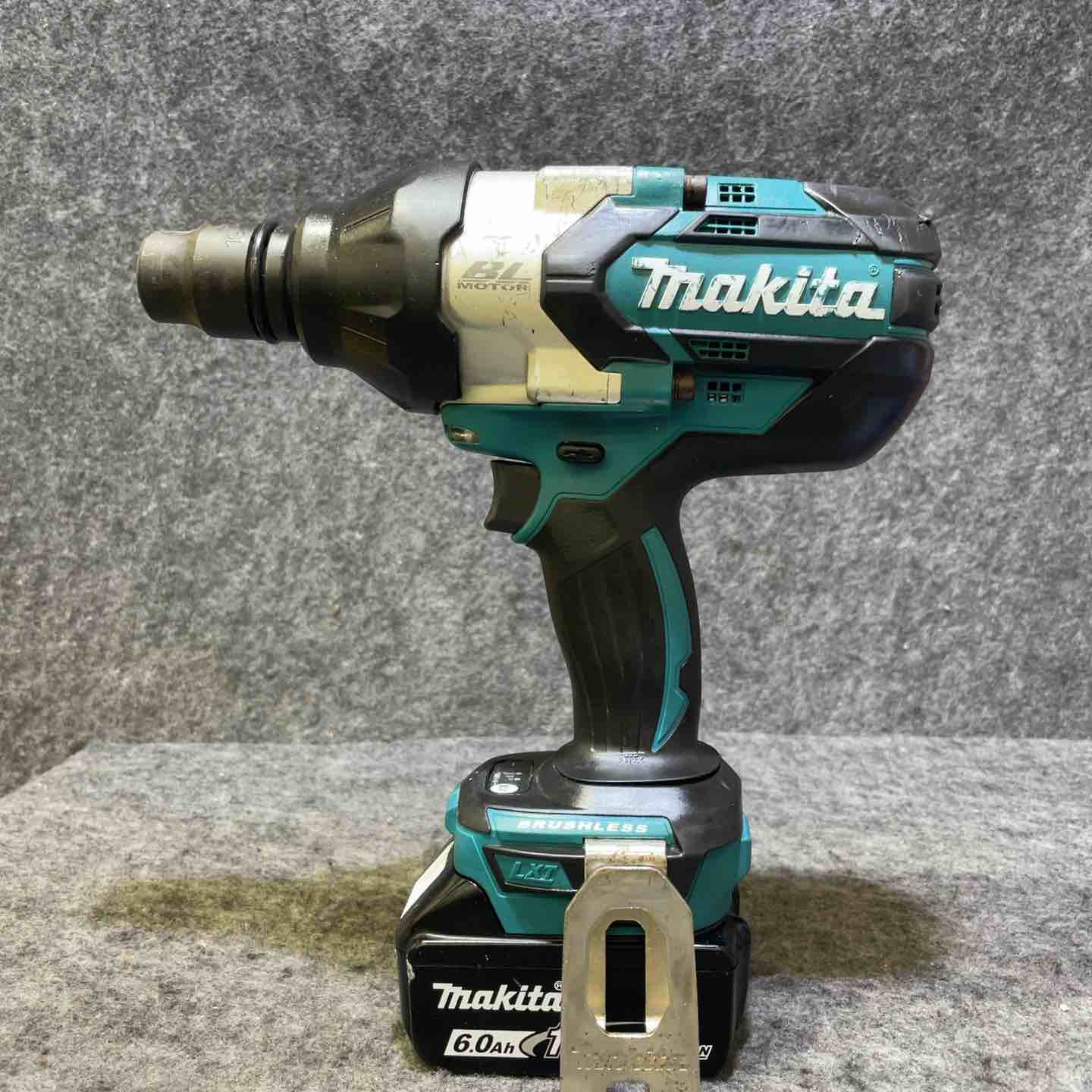 【中古】マキタ(makita) コードレスインパクトレンチ TW1001DZ 6.0Ah蓄電池1個付 【桶川店】