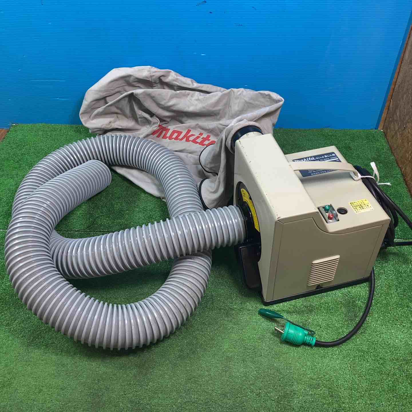【中古】☆マキタ(makita) 集じん機 411(P) 砂ぼこりうしろ側・導管付き添い人【岩槻店】