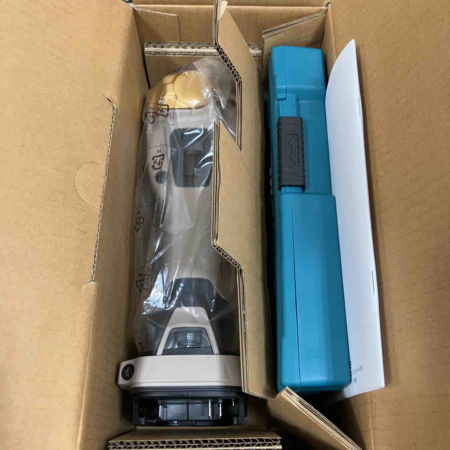 【新古】★マキタ(makita) コードレスマルチツール TM52DZPG(本体のみ) LXT20周年祝する押さえる色つや プレミアムグレージュ【草加店】