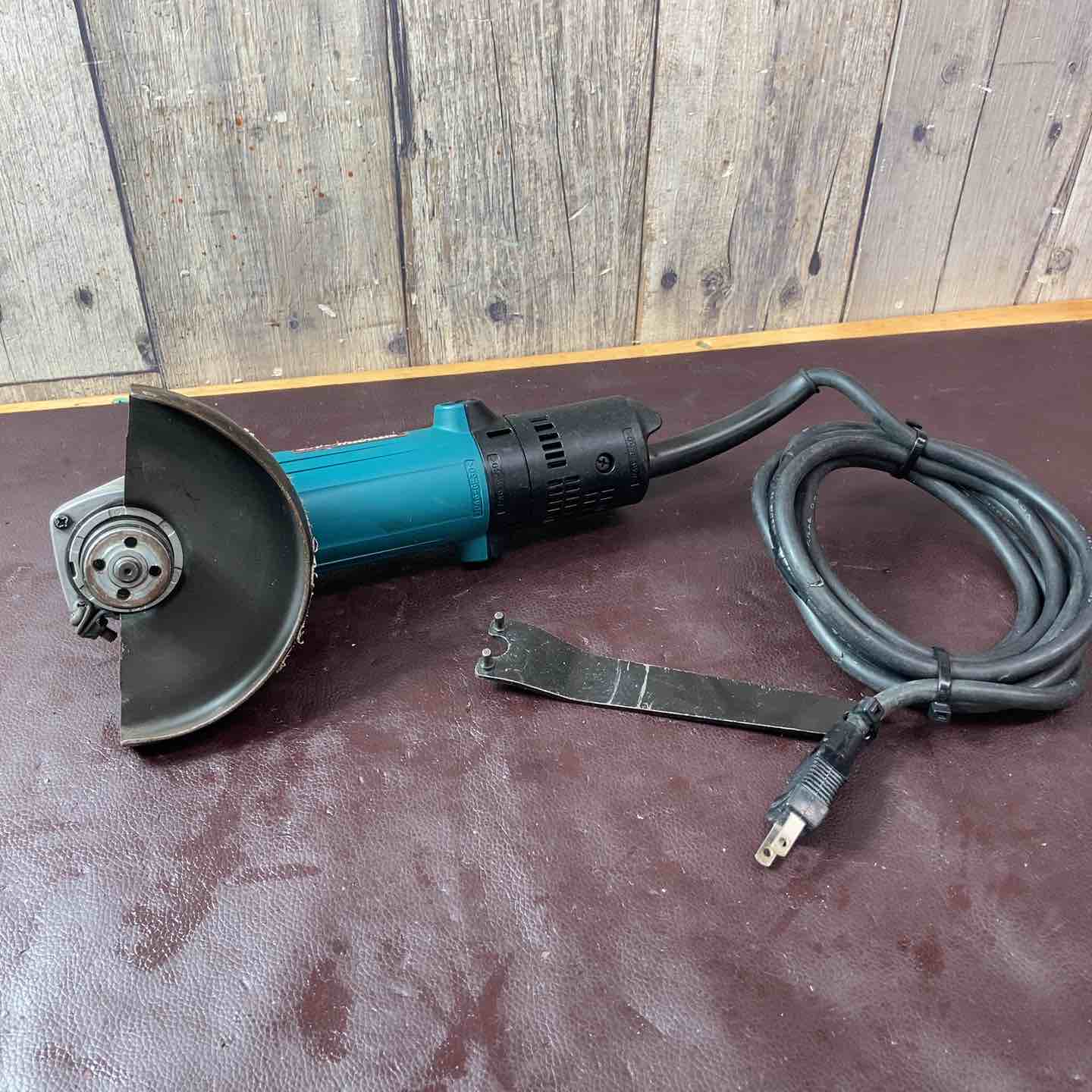 【中古】【中古品】マキタ(makita) ディスクグラインダ 低速高トルク うち切り付 100粍 9533BLA【東大和店】