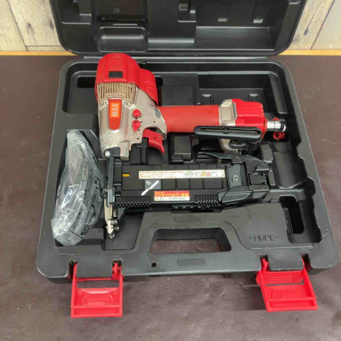 【中古】【中古品】 マックス(MAX) 高圧フロアタッカ HA-50F1(D)/4MA立ち会い場 【東大和店】