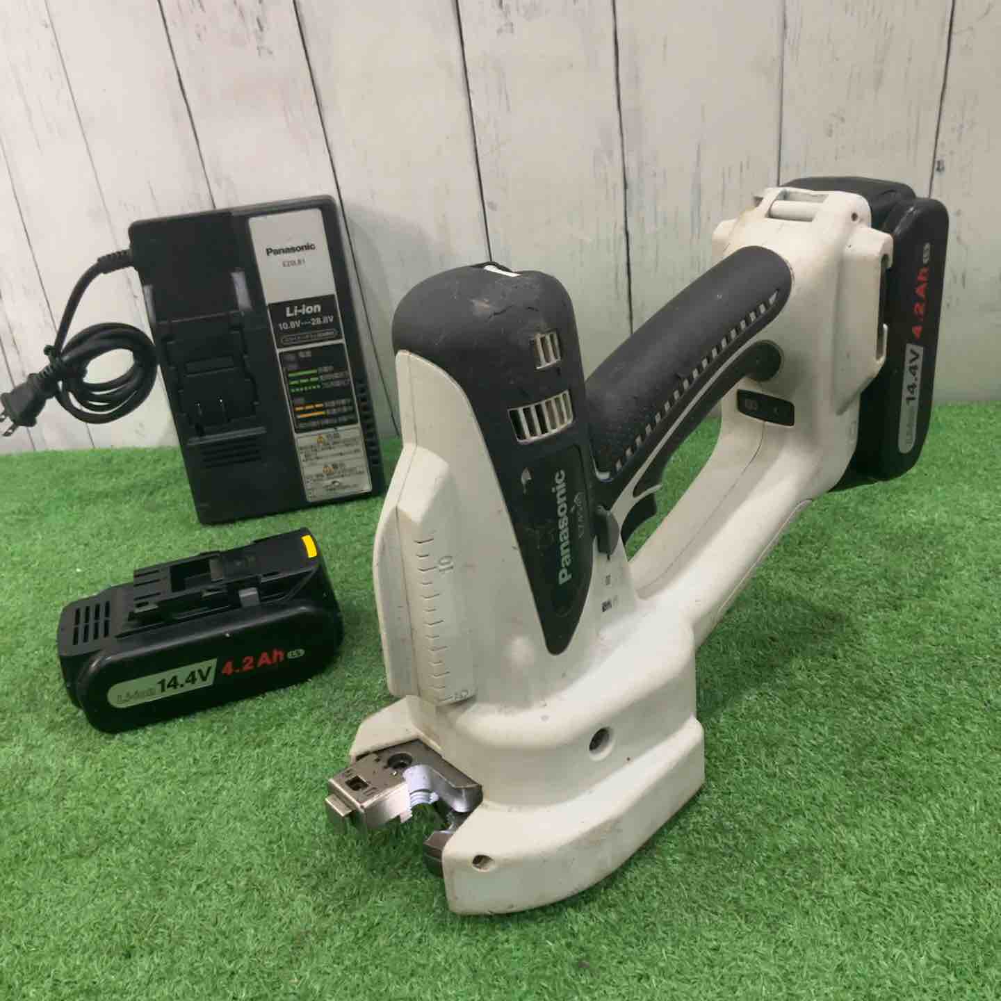 【中古】★パナソニック(Panasonic) コードレス全螺旋釘裁断師14.4V EZ4540LS2S-B【八潮店】