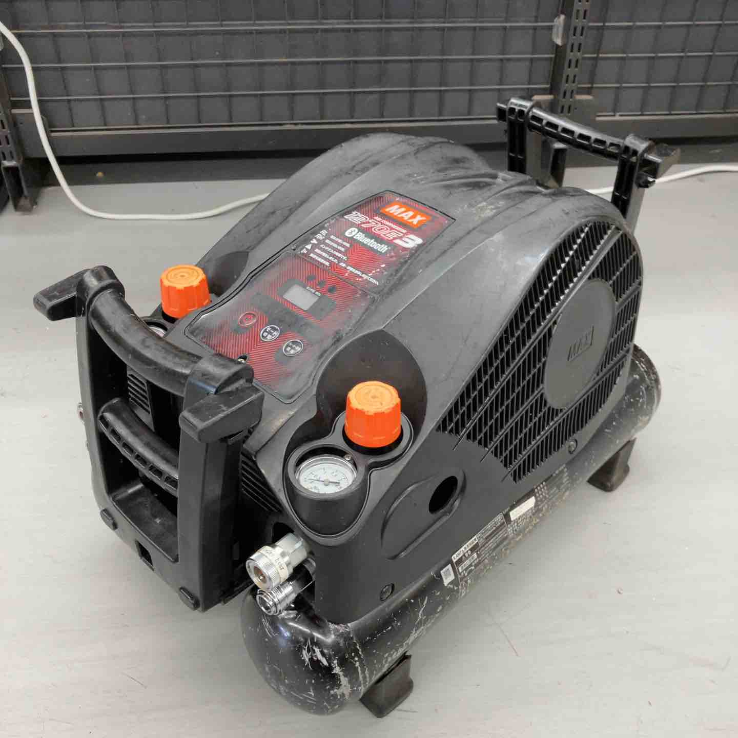 【中古】★マックス(MAX) エアコンプレッサー AK-HH1270E3_黒いこと【戸田店】