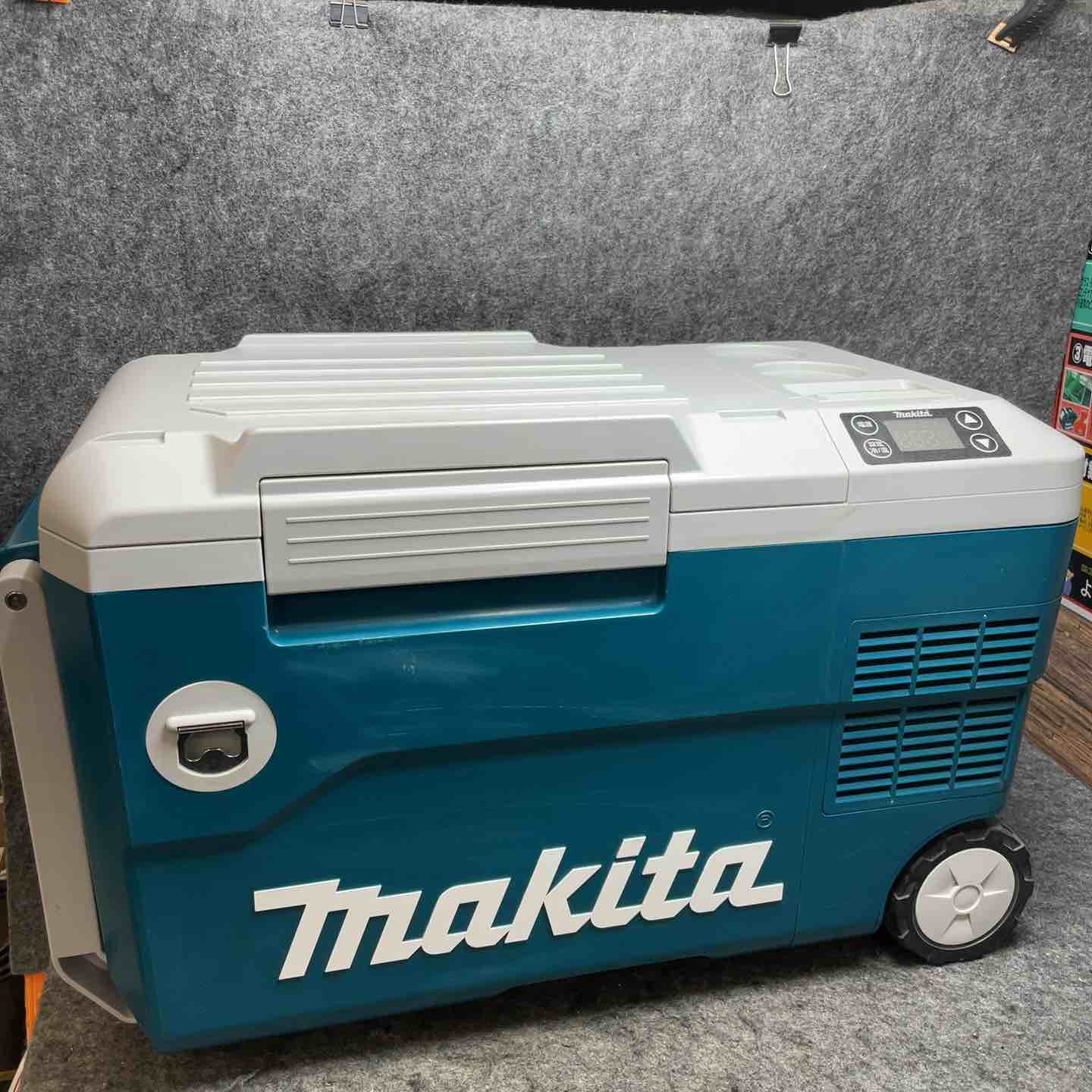【中古】マキタ(makita) コードレス冷ややかさ庫 CW180DZ ACアダプター付き添い人【桶川店】