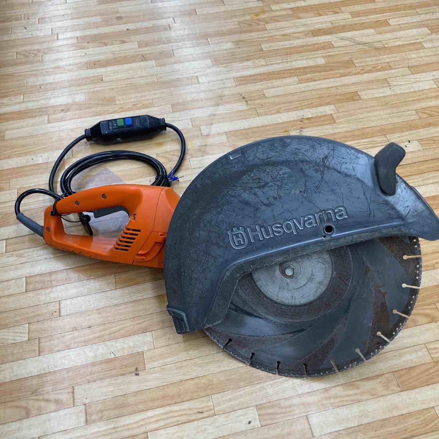 【中古】◇ハスクバーナ/Husqvarna 電動力強さ裁断師 K3000WET 200V【草加店】