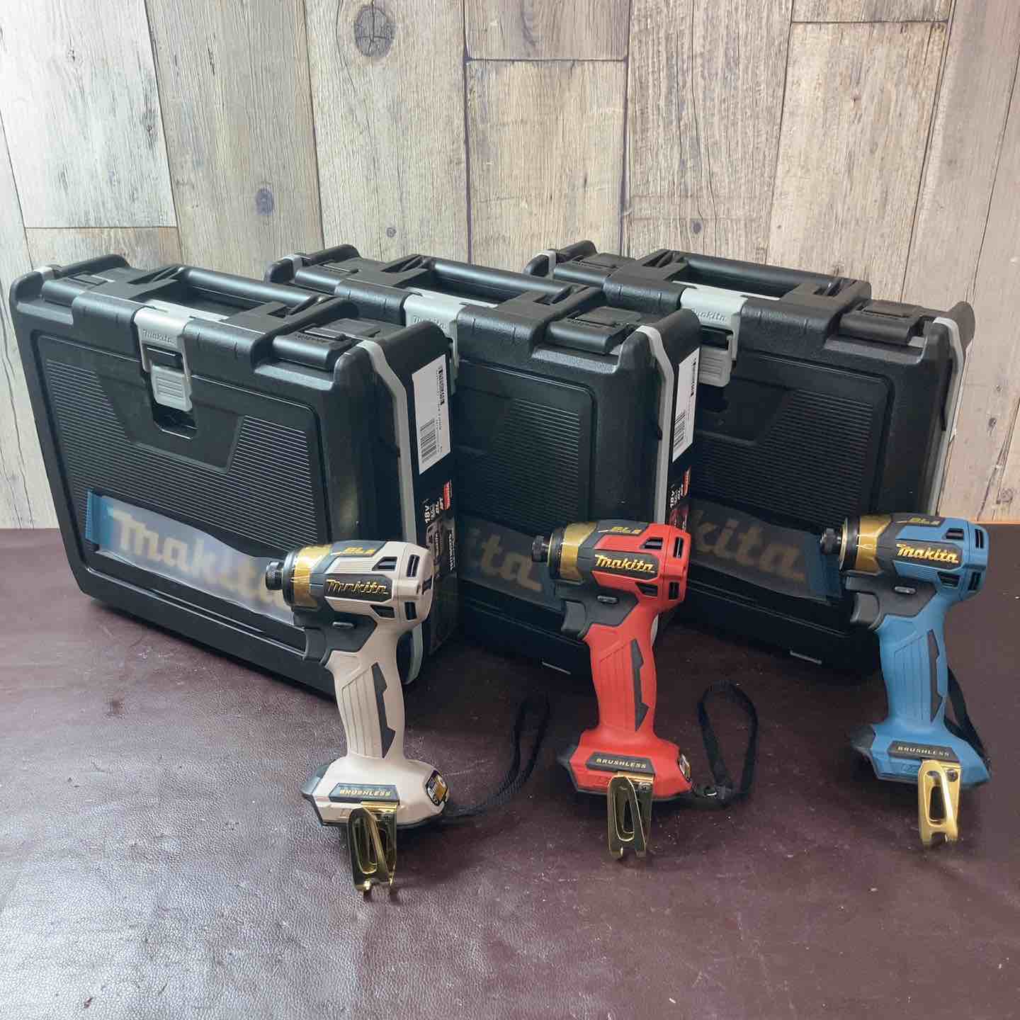 【新古】【未当て嵌める(店先見せびらかす品)】マキタ(makita) コードレスインパクトドライバー  TD173DZK 押さえる色つや グレージュ 赤いこと 青碧 3点書き割り【東大和店】