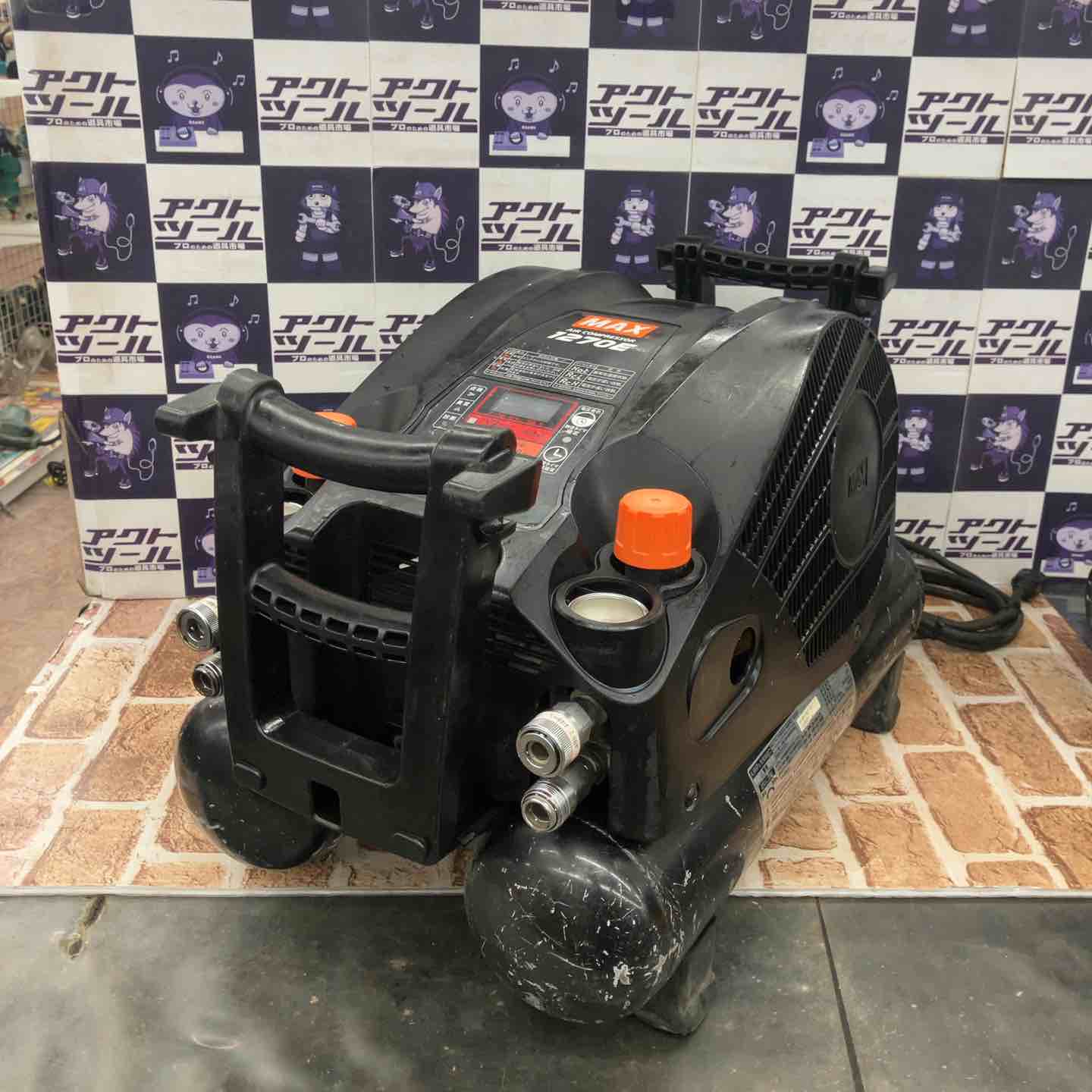 【中古】★マックス(MAX) エアコンプレッサー AK-HH1270E_黒いこと【所沢店】