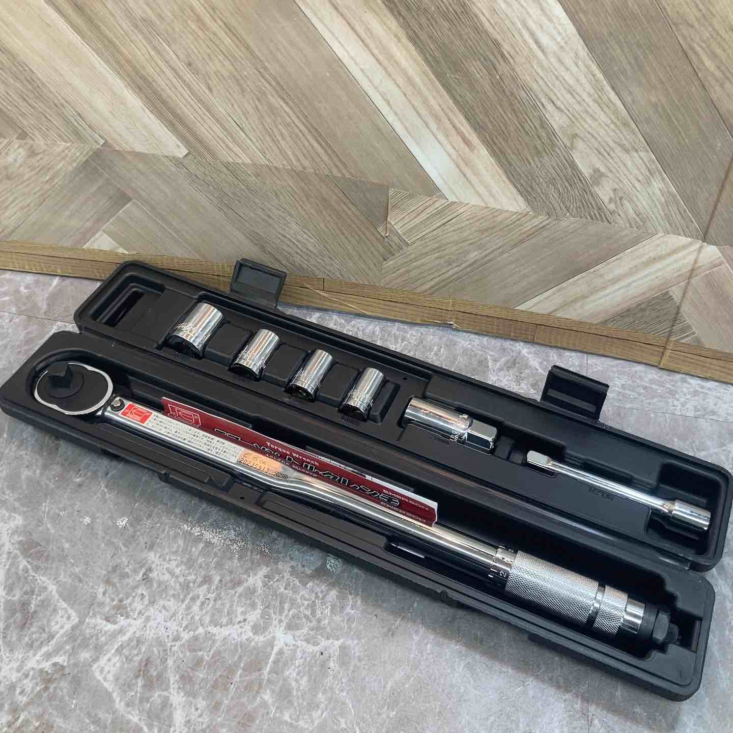 【中古】エマーソン トルクレンチセット EM-29 ソケット5個付(14/17/19/21薄口ロング/24粍)+伸展 40-200N・m相応う EMERSON EM29【八潮店】