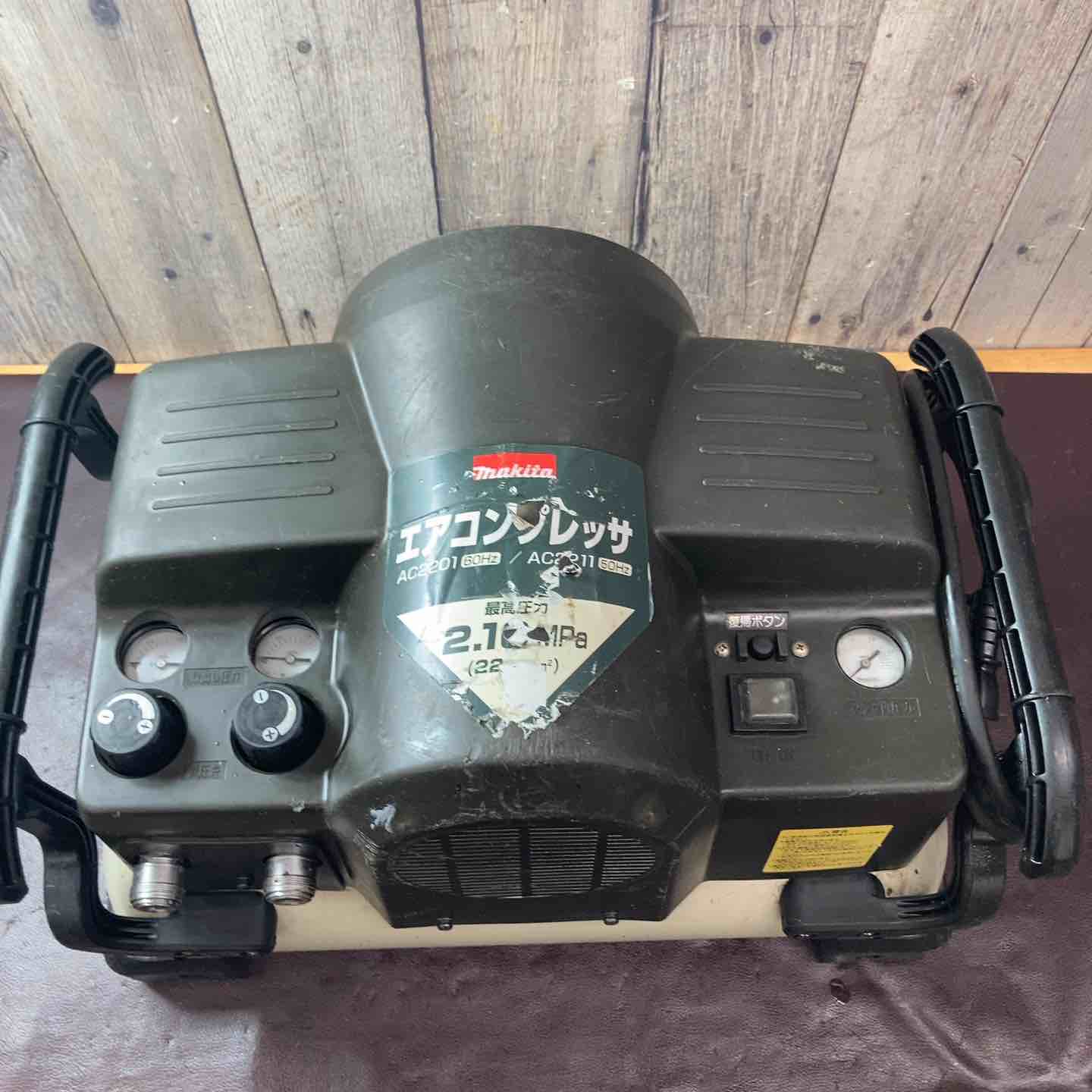 【中古】【中古品】 マキタ(makita) 常圧専用エアコンプレッサー AC2211 50サイクル 【東大和店】