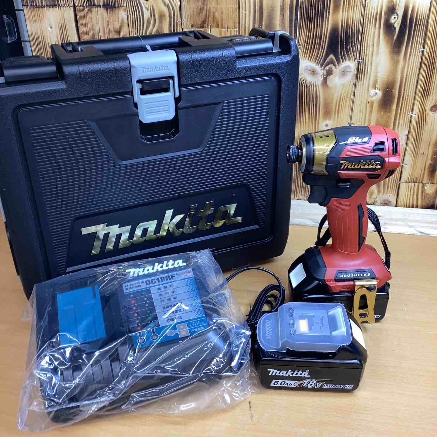 【新古】★マキタ(makita) コードレスインパクトドライバー TD173DGXPR LXT20周年不死化制限事項色合い 割り増し金赤いこと【越谷店】