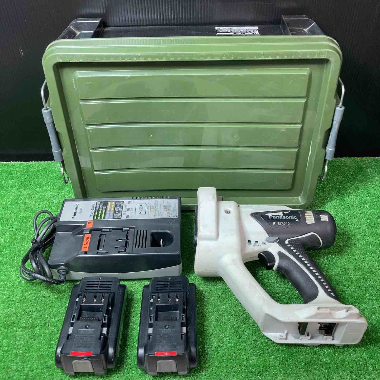 【中古】◇パナソニック(Panasonic) 14.4V コードレス全螺旋釘裁断師 EZ4540LZ2S-B【岩槻店】