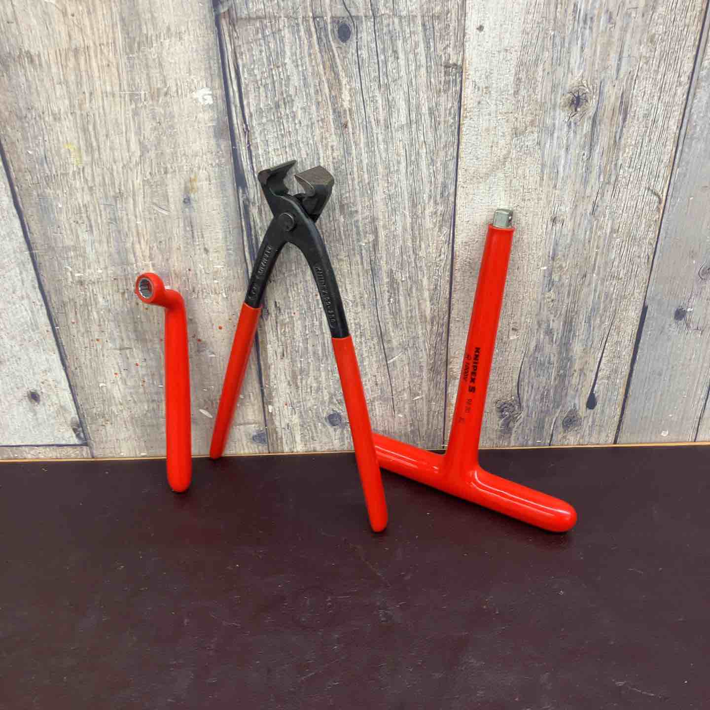 【中古】【中古品】 クニペックス(KNIPEX) 不成立T型鍵 9830 不成立眼鏡鍵 980110 挙げ句の果てニッパー 99-250 【東大和店】