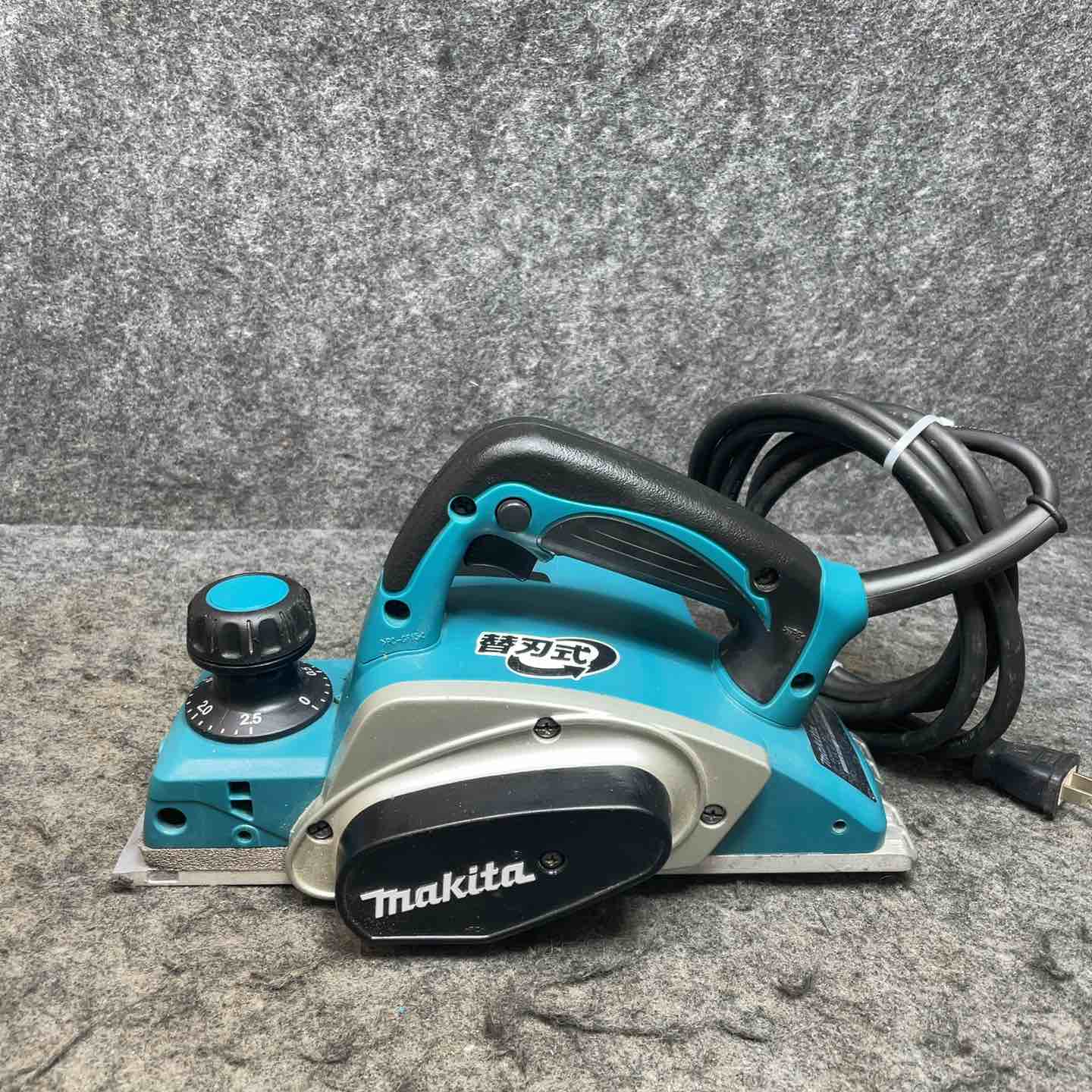【中古】マキタ(makita) 灯し火カンナ KP0800A【桶川店】