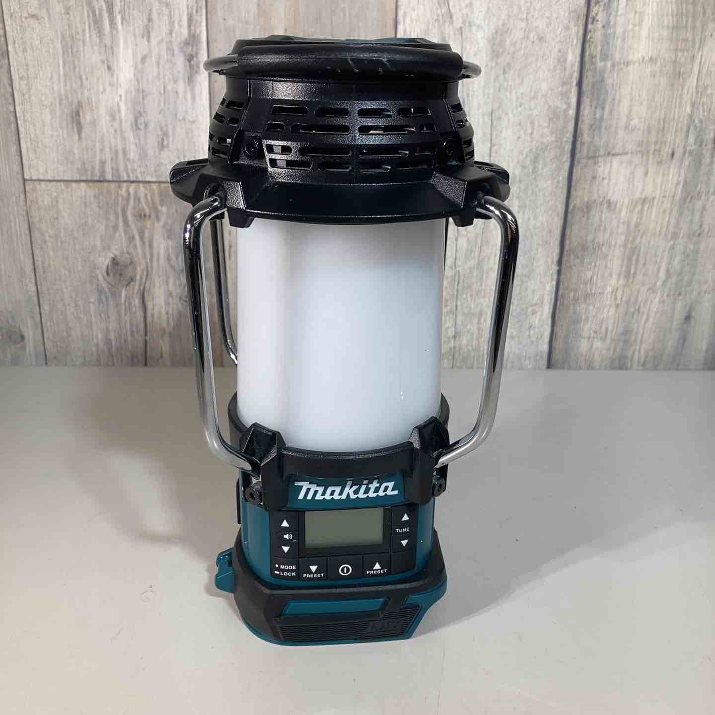 【中古】★マキタ(makita) コードレス提灯付き添い人ラジオ受信機 MR054 14.4V、18V相応う【戸田店】