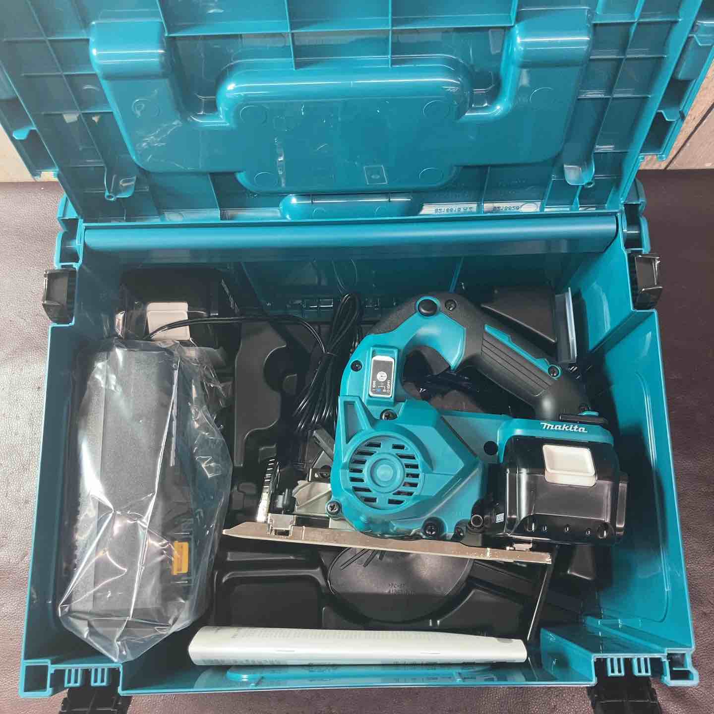 【新古】【未当て嵌める(店先見せびらかす品)】マキタ(makita) 18V 125粍コードレス丸ノコ KS515DRGX【東大和店】