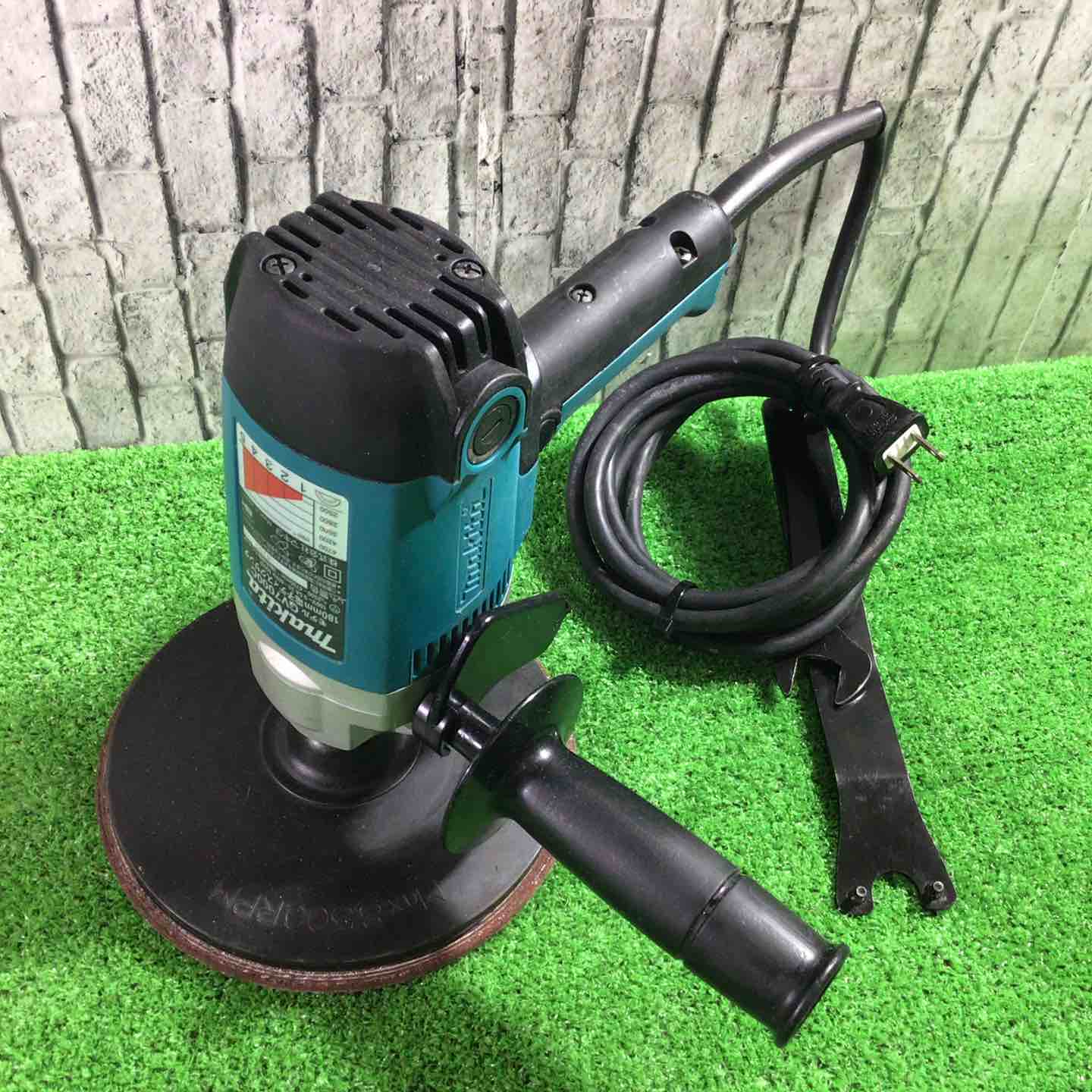 【中古】◇マキタ(makita) 180粍 陰電子ディスクサンダ GV7000C【三角江店】