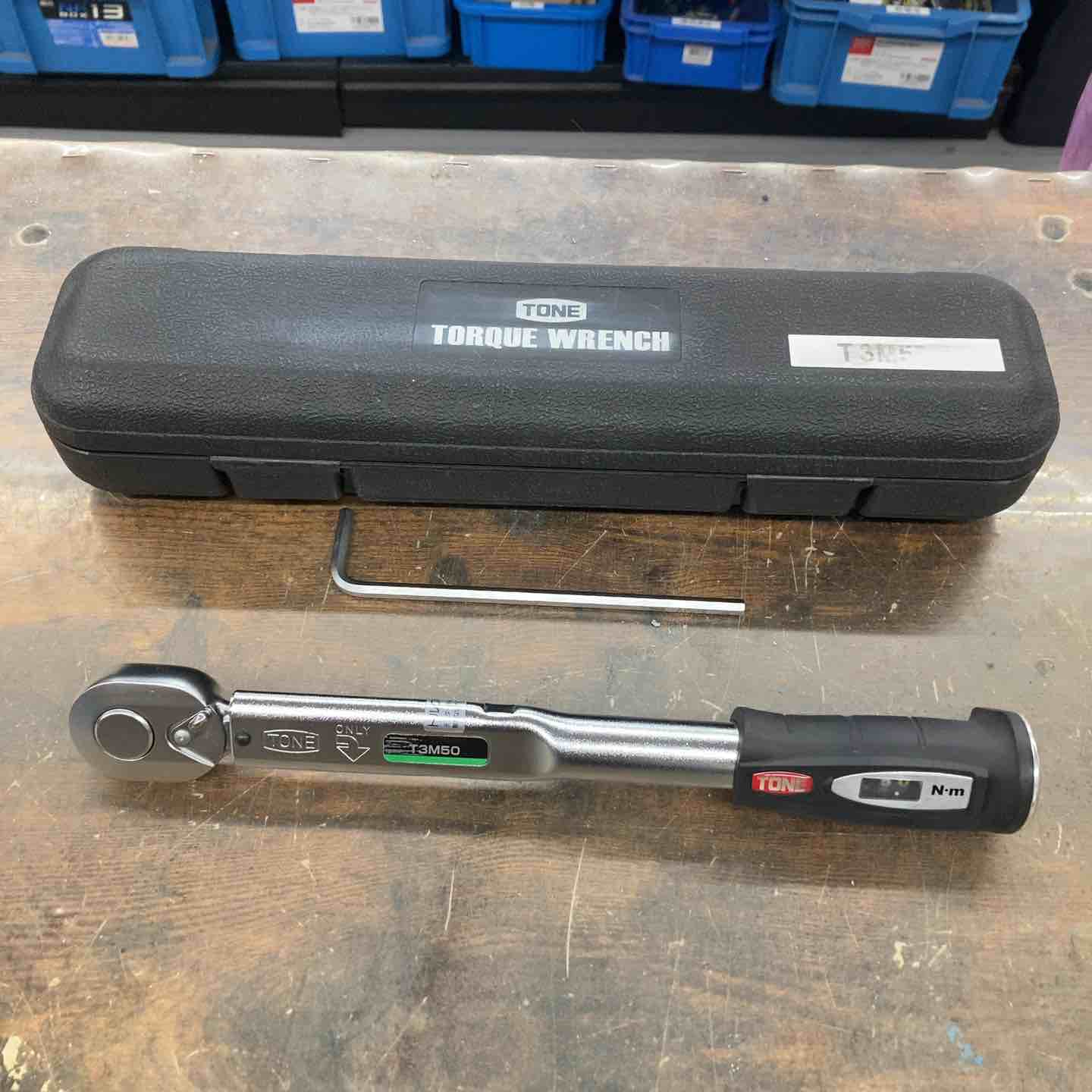 【中古】▼トネ(TONE) プレ仕掛ける形トルクレンチ(記憶装置仕掛ける手合い) 差込角9.5粍(3/8\") T3M50 50N・m 黒いこと【戸田店】"