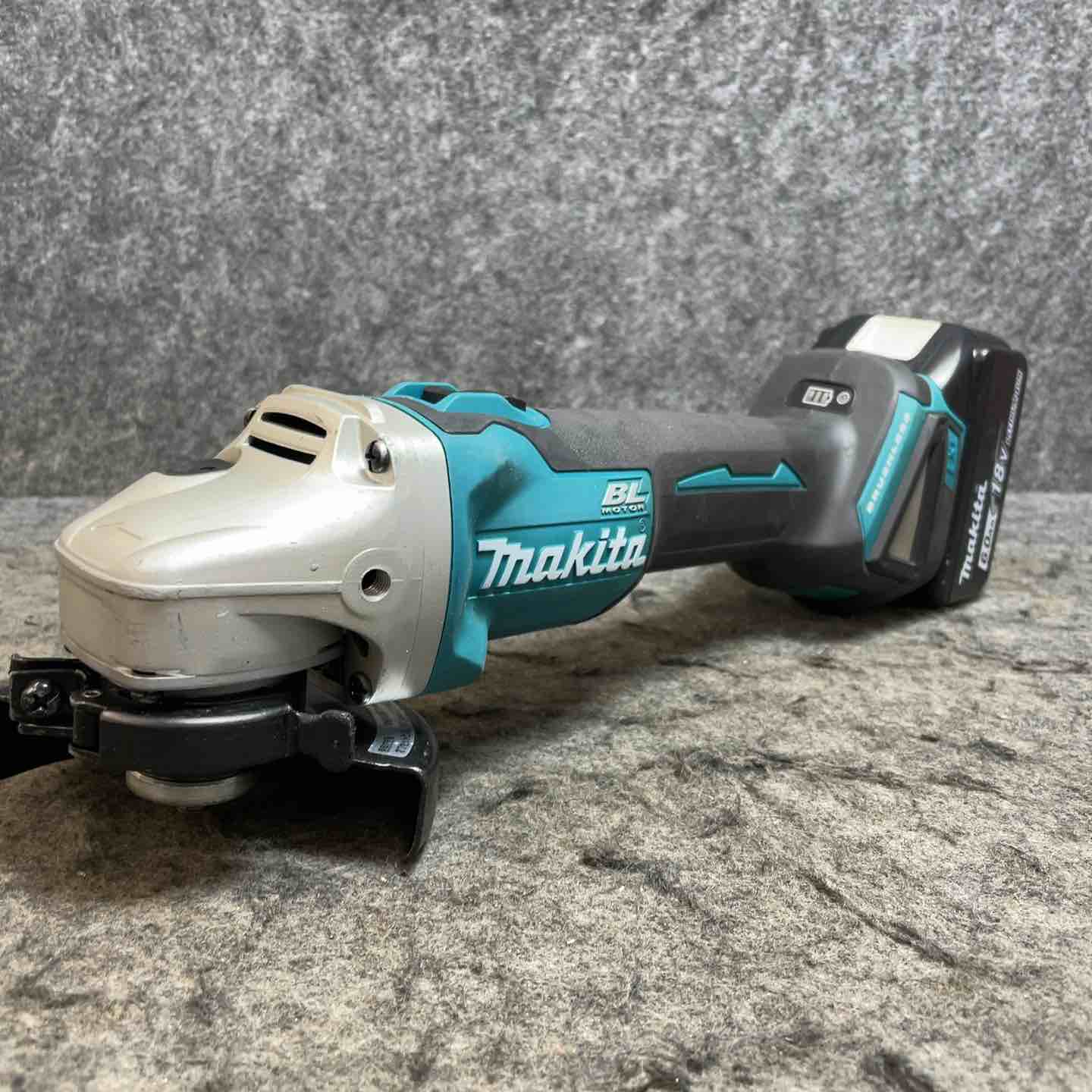 【中古】マキタ(makita) コードレスディスクグラインダー GA404DZ 6.0Ah乾電池付【桶川店】