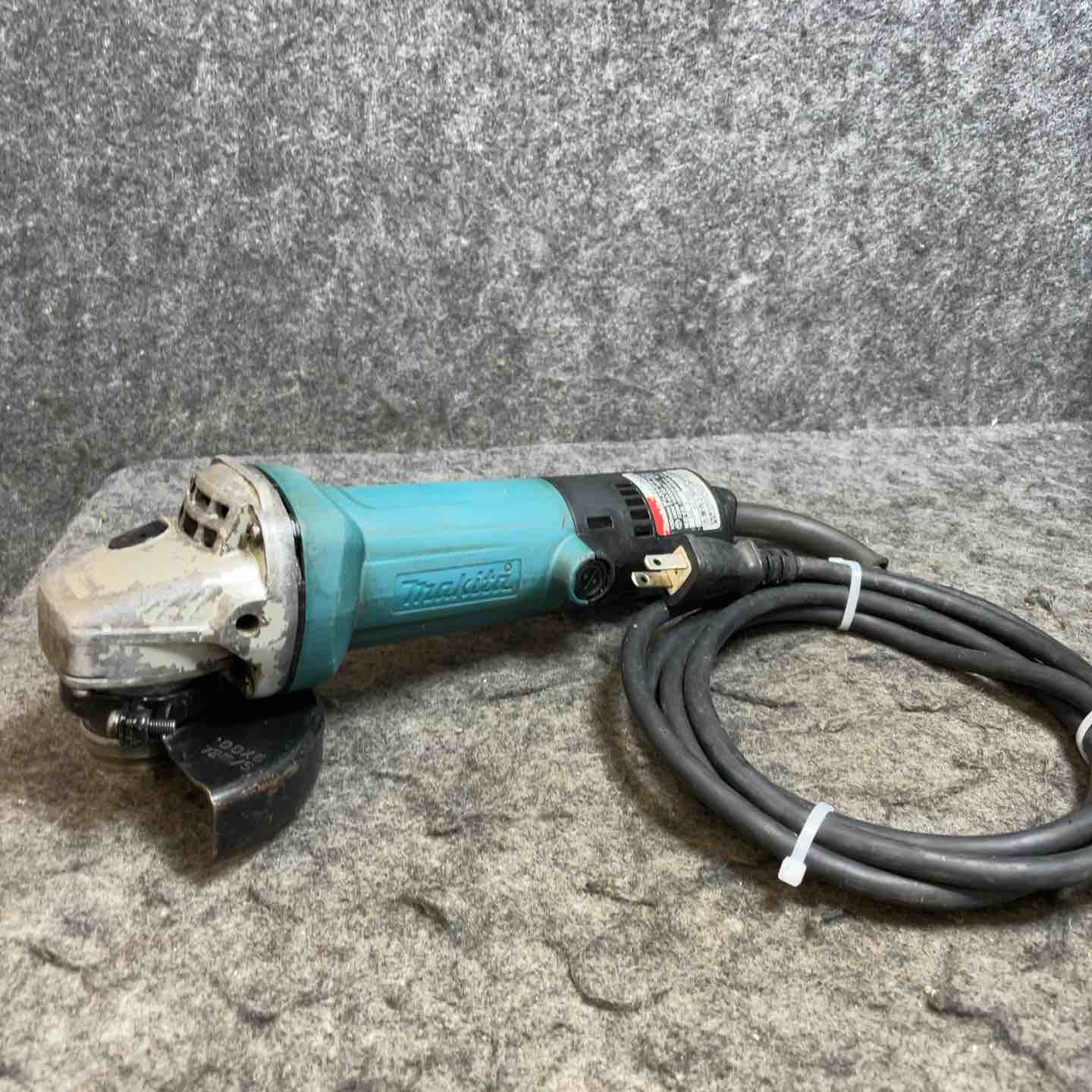 【中古】マキタ(makita) 100粍ディスクグラインダ 9533B【桶川店】