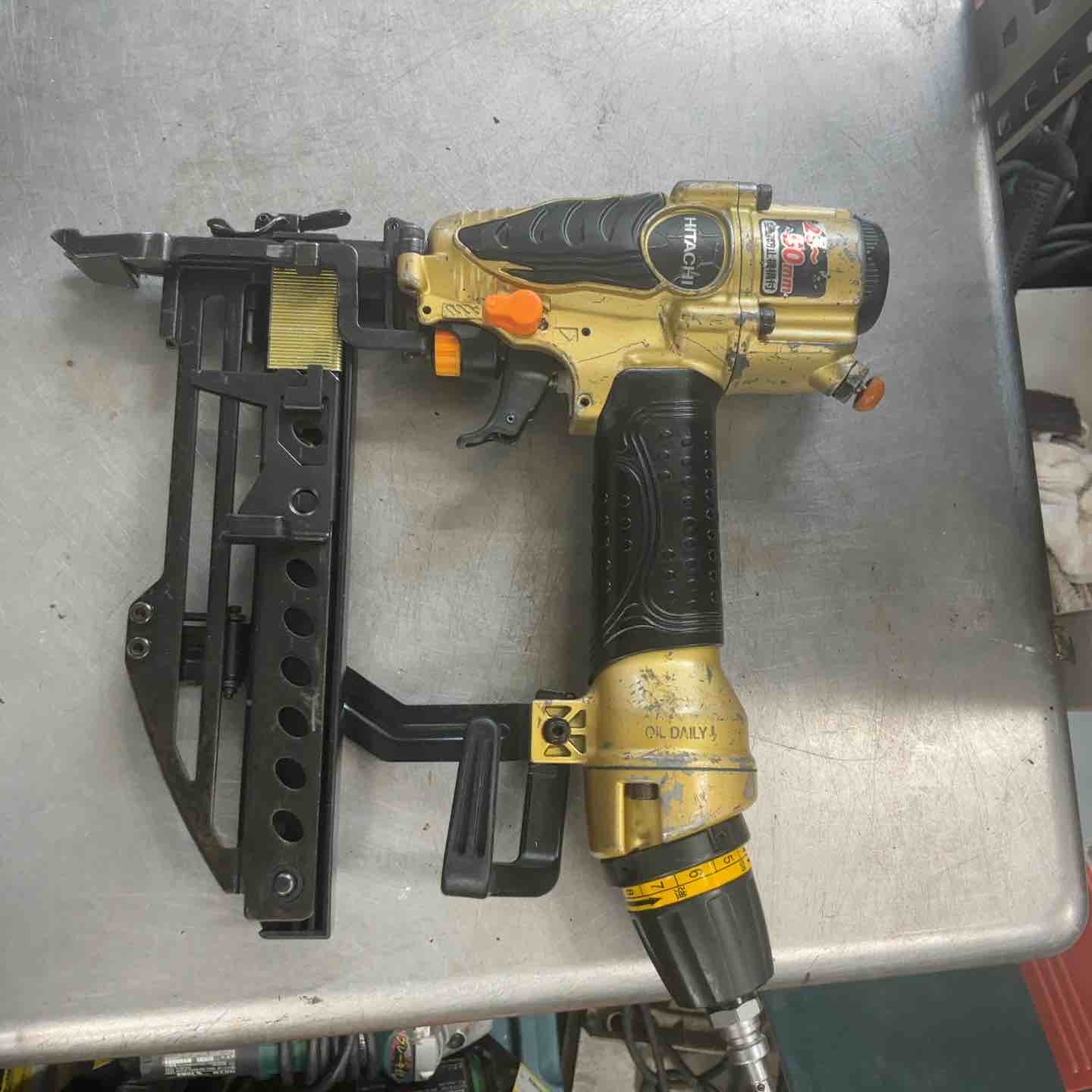 【中古】★ハイコーキ(HIKOKI ※旧:日立工機) 高圧フロアタッカ N5004HMF【草加店】