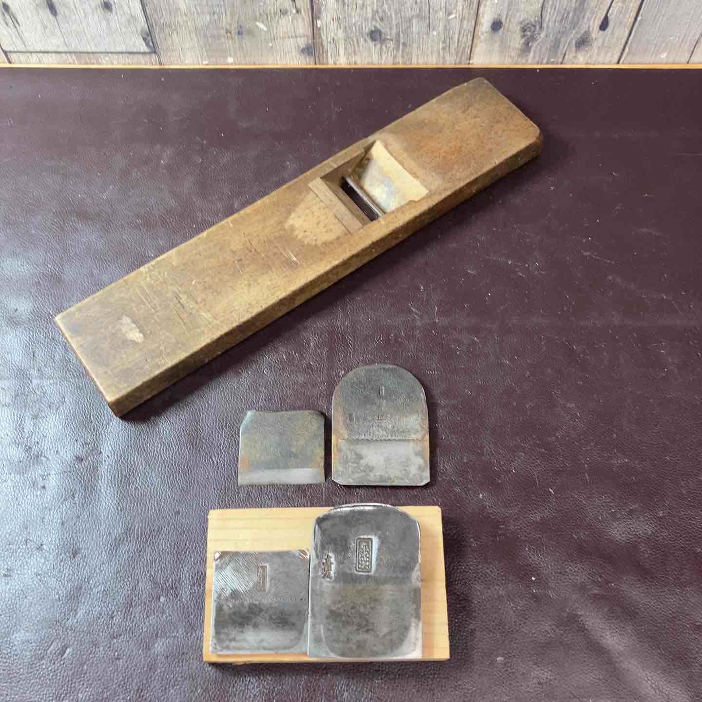 【中古】【中古品】 鉋(かんな) 日本の首都鉋 孝正・京源次 2点まとめ 鑿・宮大工御先棒 他 【東大和店】
