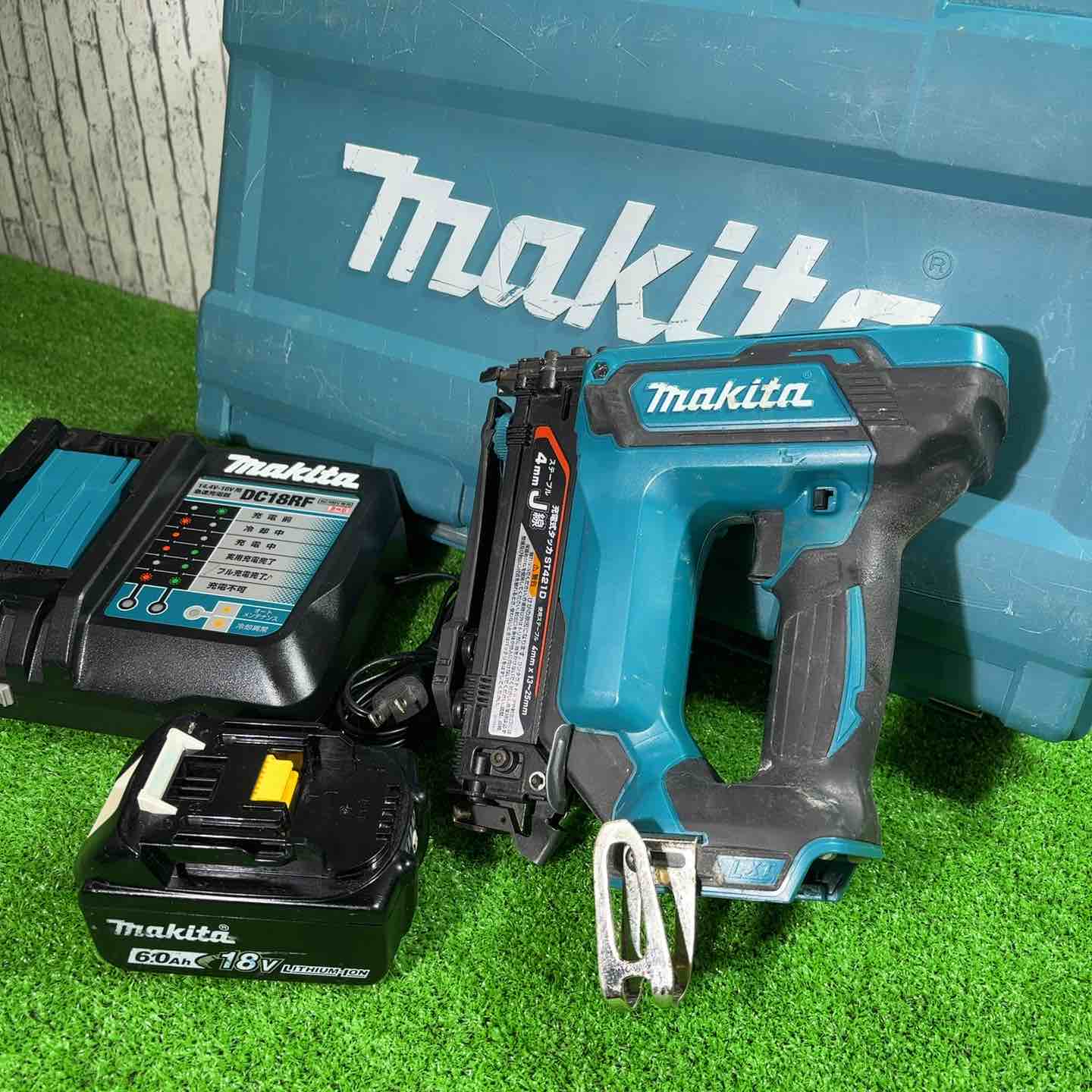 【中古】★マキタ(makita) コードレスタッカ 18V ST421DRG 動くこと突きとめる済【三角江店】