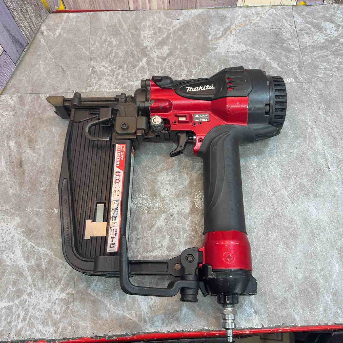 【中古】★マキタ(makita) 高圧フロアタッカ AT1150HA【八潮店】