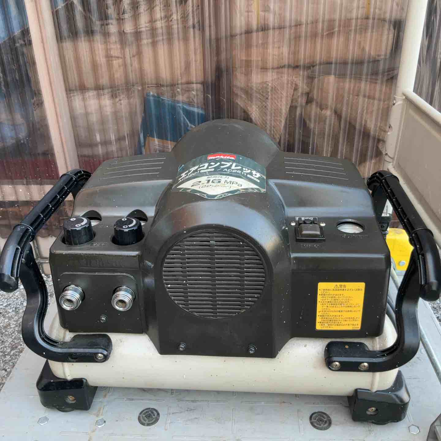【中古】◇マキタ(makita) 常圧専用エアコンプレッサー AC2211 50サイクル【草加店】