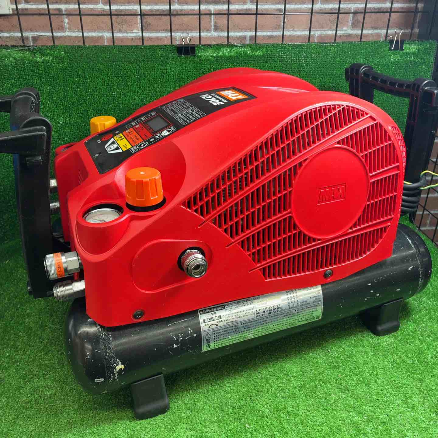 【中古】マックス(MAX) エアコンプレッサー AK-HL1270E_赤いこと【藤沢店】