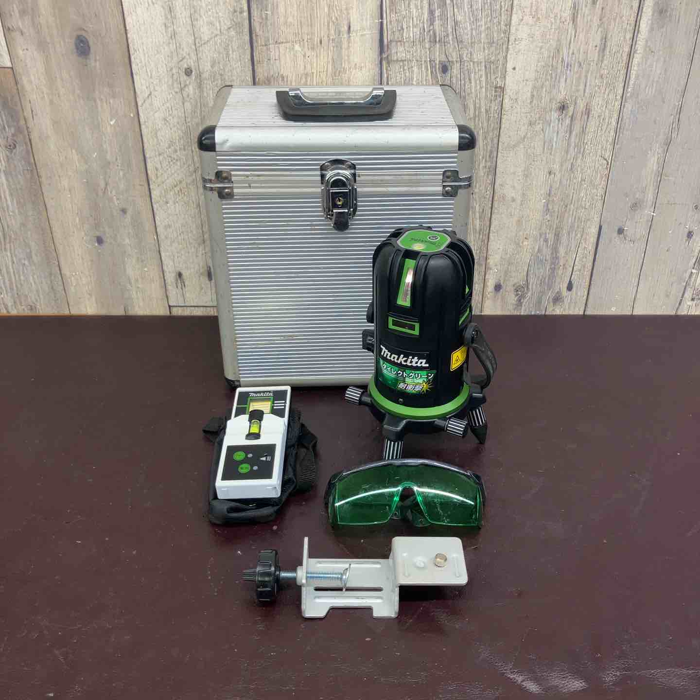 【中古】【中古品】マキタ(makita) 屋内・室外兼用緑であることレーザ墨出し器 SK504GPZ (SK504GP)【東大和店】