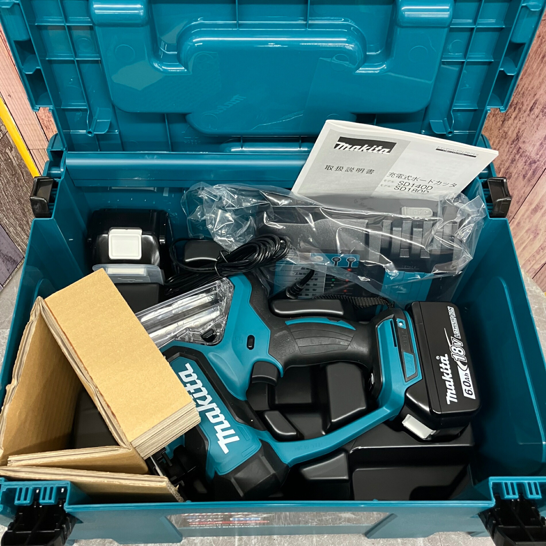 【新古】★マキタ(makita) コードレスボードカッタ SD180DRGX【八潮店】