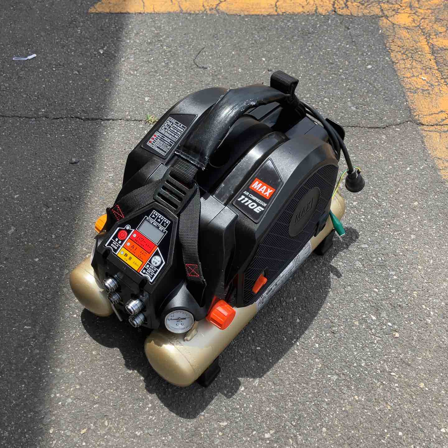 【中古品】 マックス/MAX 常圧高圧兼用エアコンプレッサー・AK-HL1110E 【桶川店】|アクトツール店