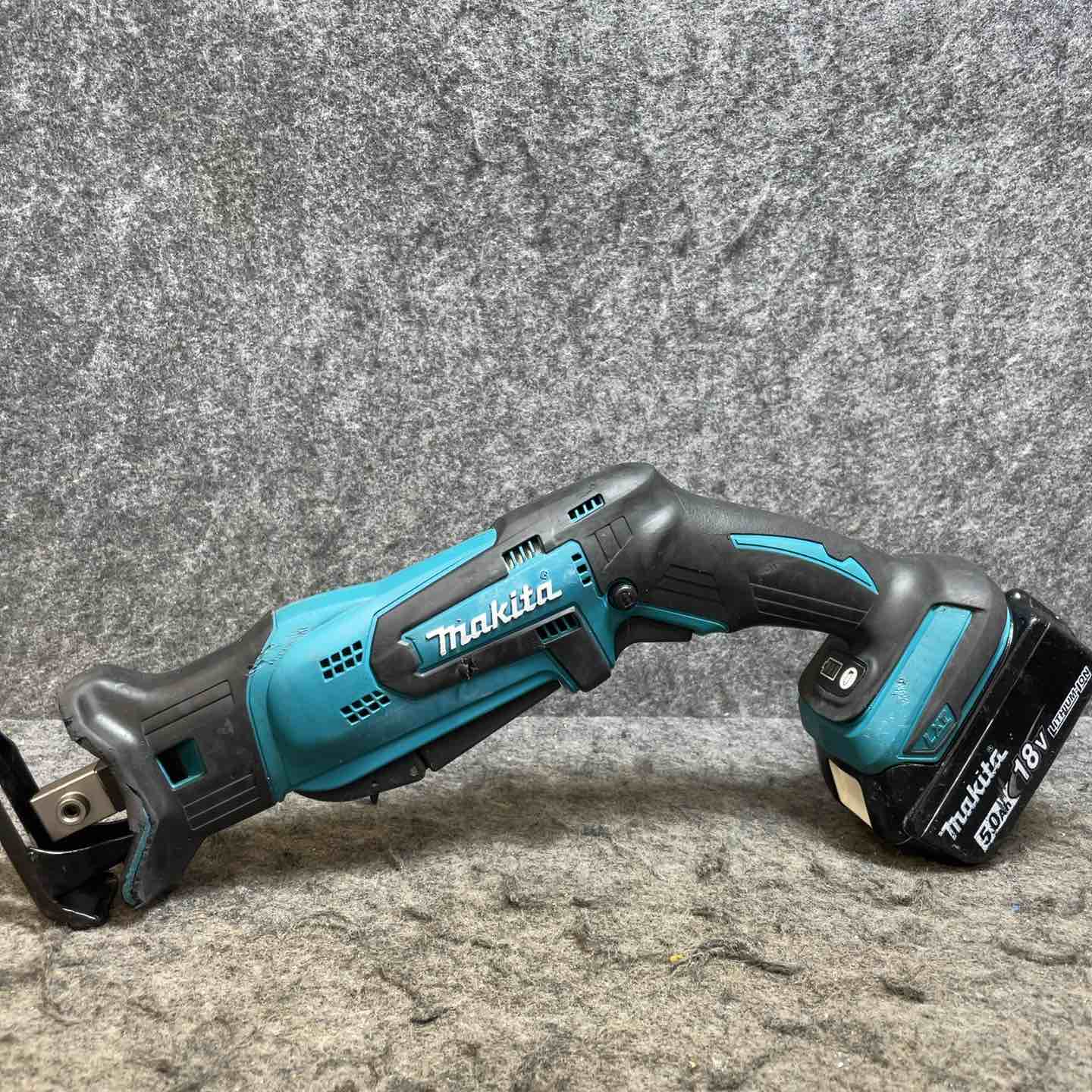 【中古】マキタ(makita) コードレスレシプロソー JR184DZ 5.0Ah蓄電池付【桶川店】
