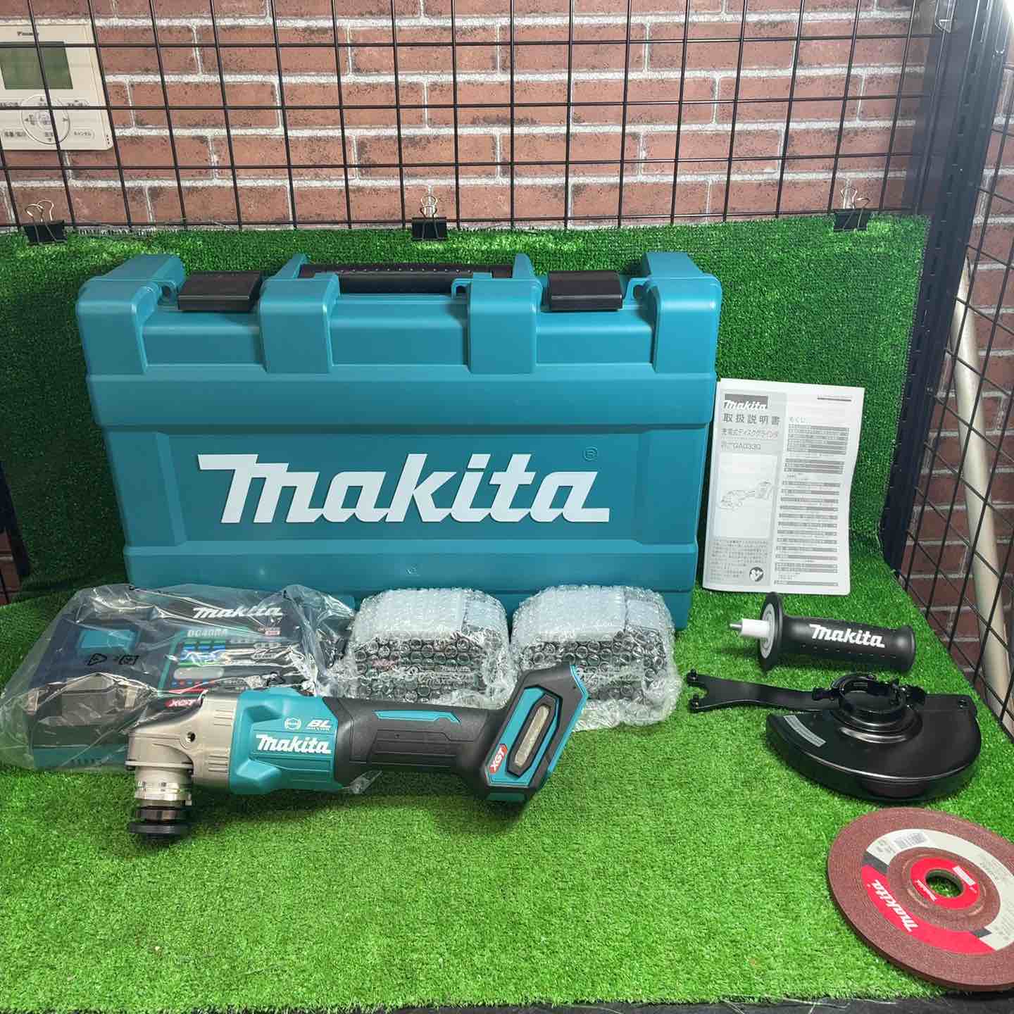 【新古】マキタ(makita) 150粍コードレスディスクグラインダー GA033GRMX【藤沢店】