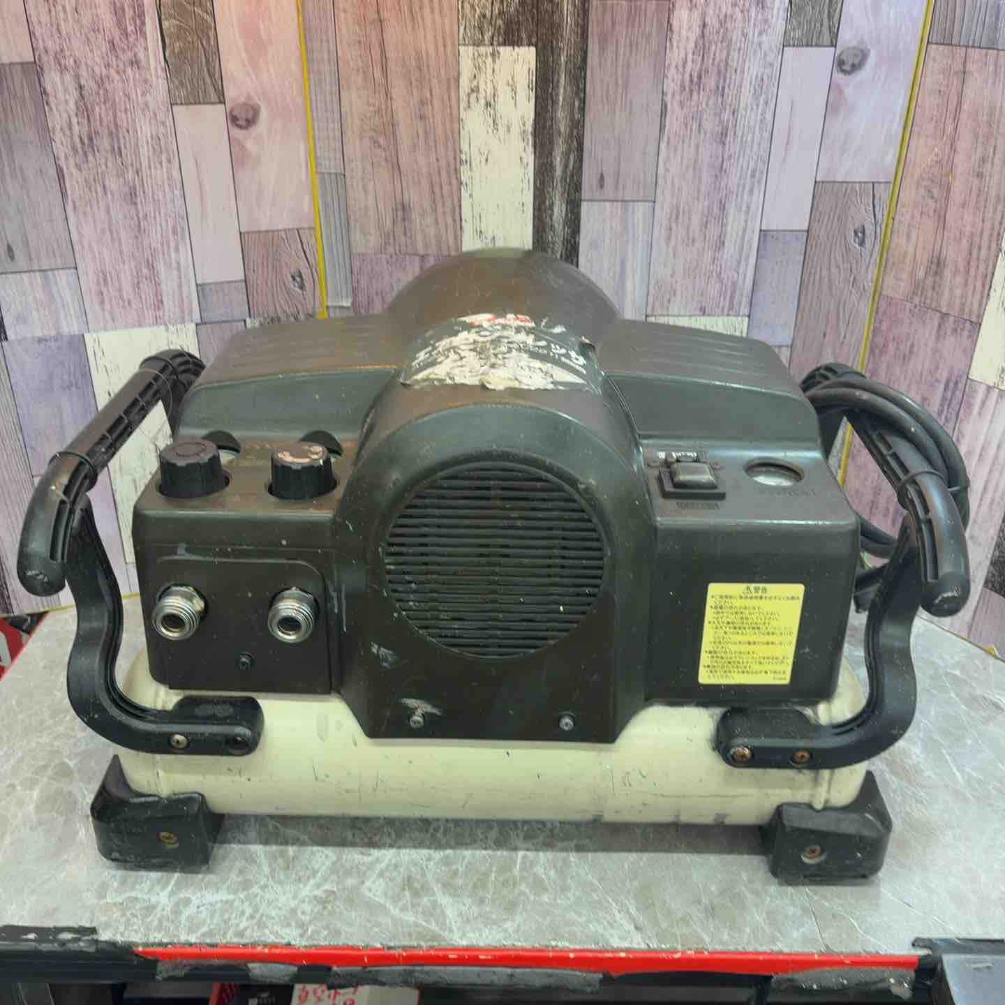 【中古】◇マキタ(makita) 常圧専用エアコンプレッサー AC2211 50サイクル【八潮店】