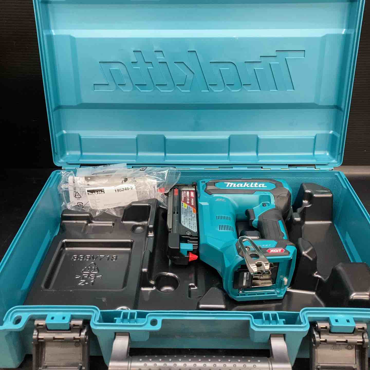 【新古】マキタ(makita) 35粍コードレスピンネイラ PT001GZK【川越店】