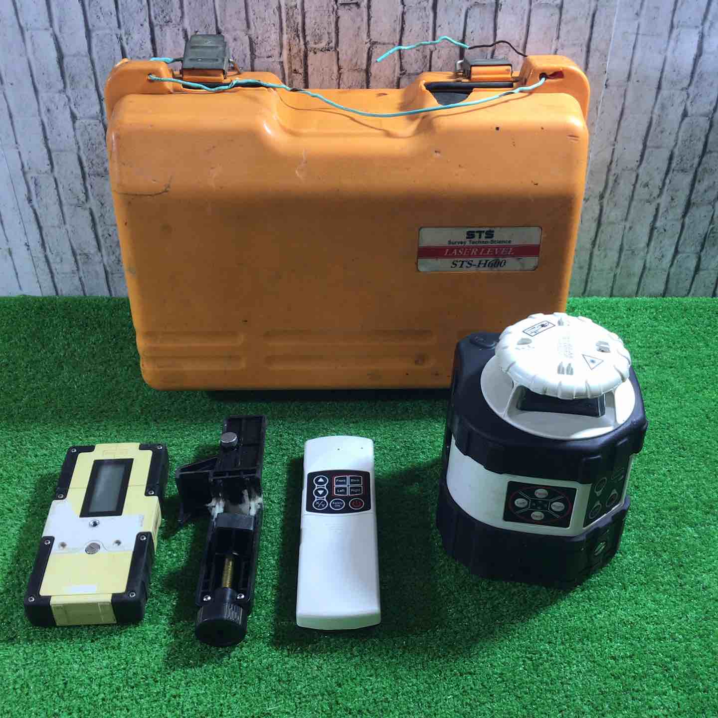 【中古】◇STS 回転レーザレベル STS-H600(三脚付)【川口店】｜アクトツール店 25,389円