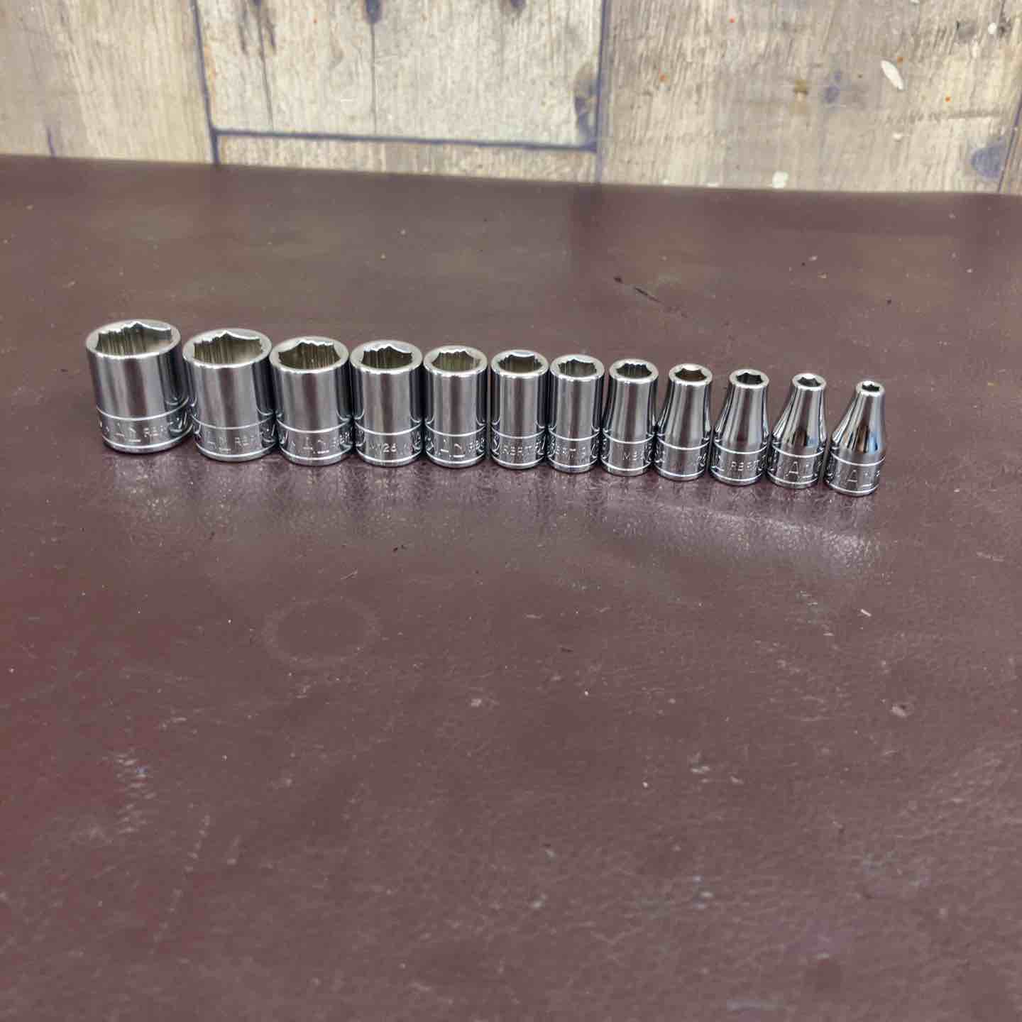 【未当てはめる(店先見せびらかす品)】 マック手道具(MACTOOLS) DR6.5粍 RBRT in 判定基準ソケット 12個書き割り 【東大和店】