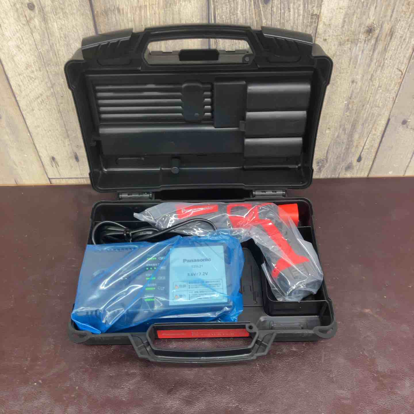 【中古】【中古美品】パナソニック(Panasonic) スティックインパクトドライバ EZ7521LA1S-R レッド バッテリー 充電器付属 【東大和店】|アクトツール店
