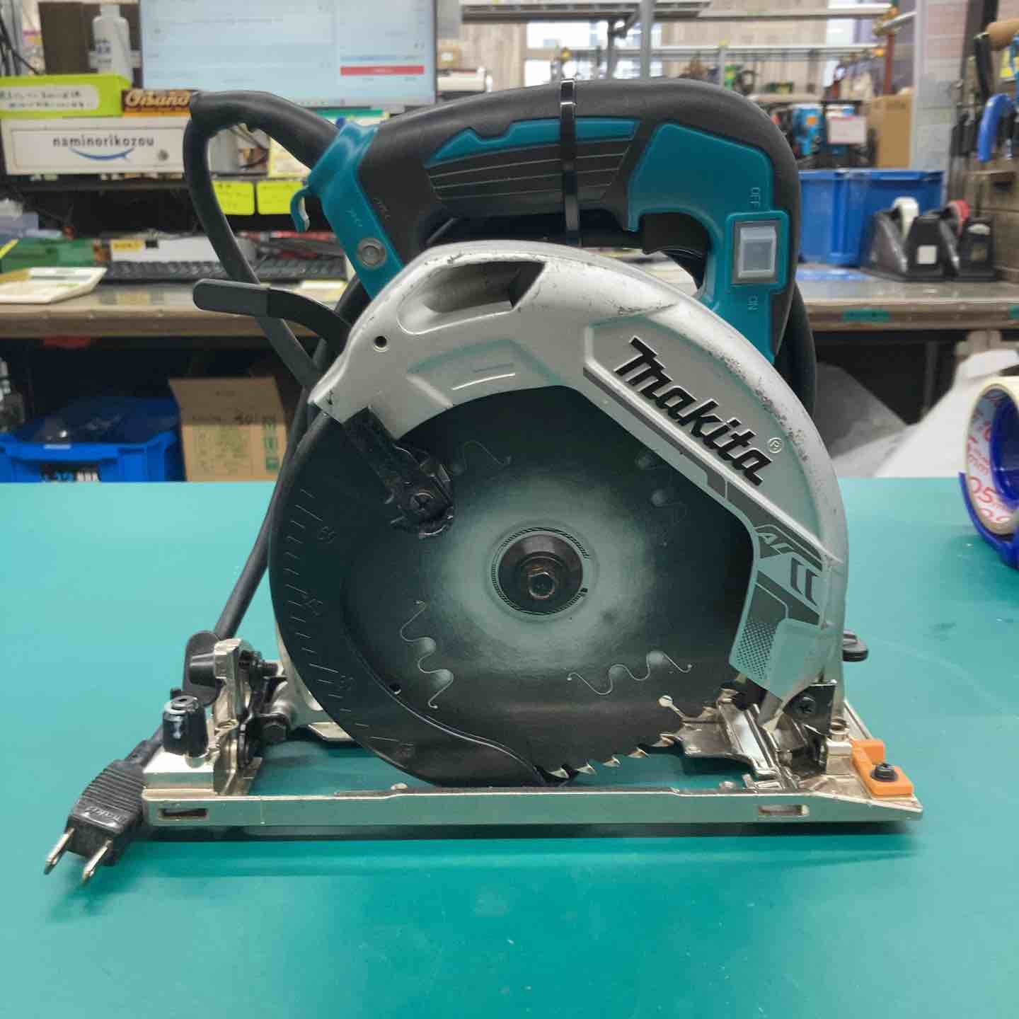 【中古】★マキタ(makita) 電気マルノコ HS6301　ブレーキの効き弱め　本体のみ【戸田店】｜アクトツール店