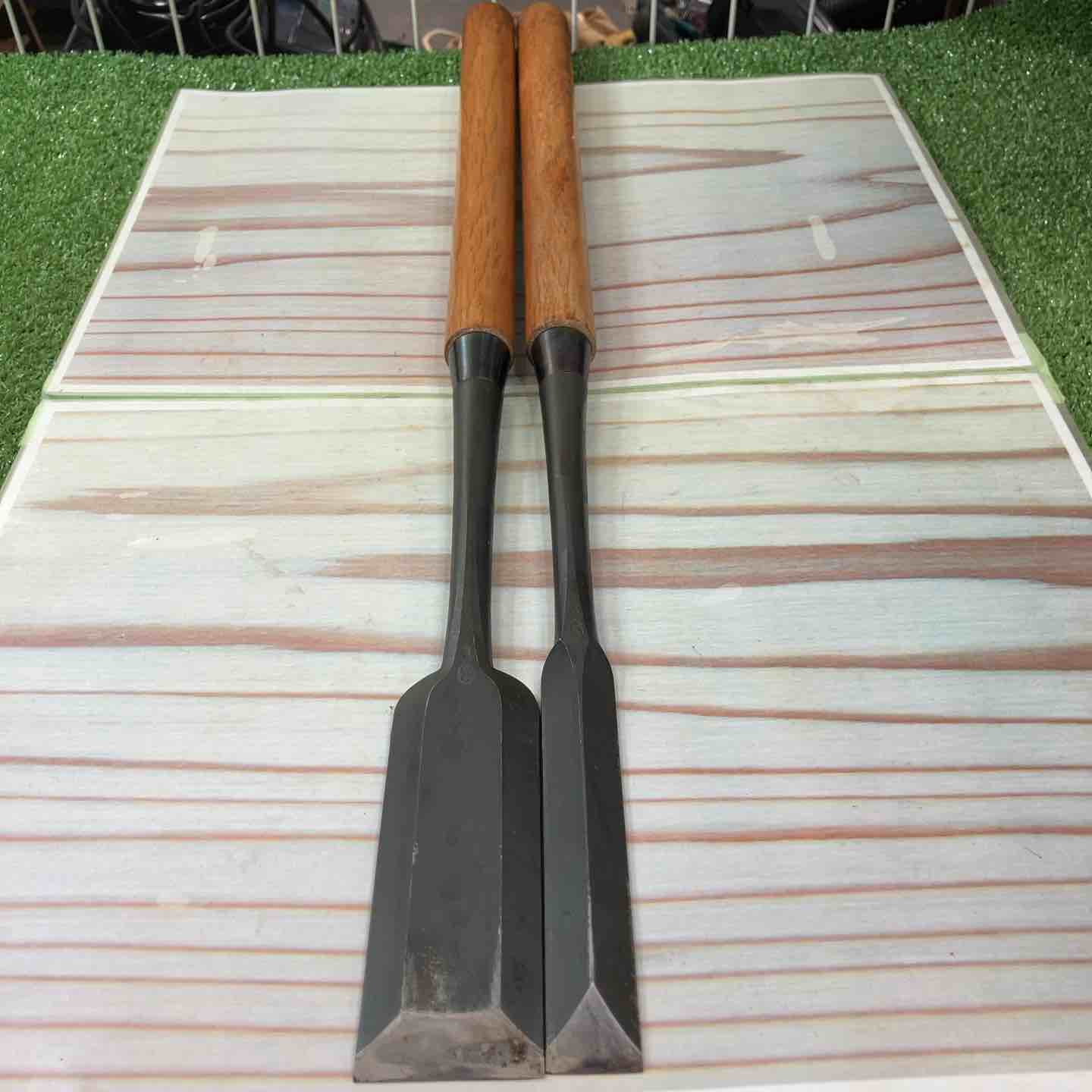 鑿 銘:かず弘 突き鑿2本組【 注:柄に割れあります】【川崎店】|アクトツール店