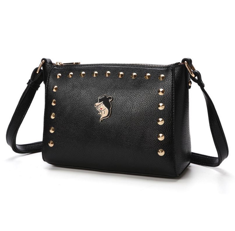 楽天市場 スタッズ付き ショルダーバッグ レッド ピンク ブラック グレー レディースバッグ レディースショルダーバック スタッズバック 斜めがけバッグ 斜めがけバック 斜め掛けバッグ おしゃれ かわいい シンプル 黒 赤 アクトコープ