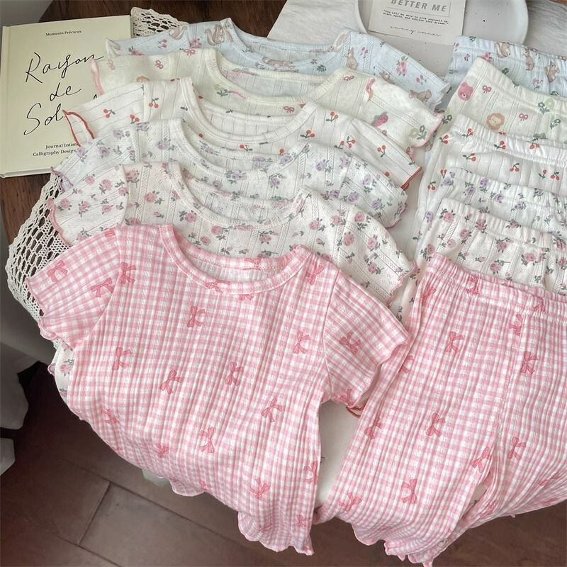 上下セット キッズ ベビー パジャマ 女の子 半袖 綿 クマ ベアー 綿 熊 花柄 ナチュラル系 涼しい 蒸れにくい ルームウェア 夏 春 子供 男子 半袖 前開き 可愛い かわいい おしゃれ 韓国風 シンプル 淡色系 アイボリー コットン オシャレ 吸湿 パンツ お揃い画像