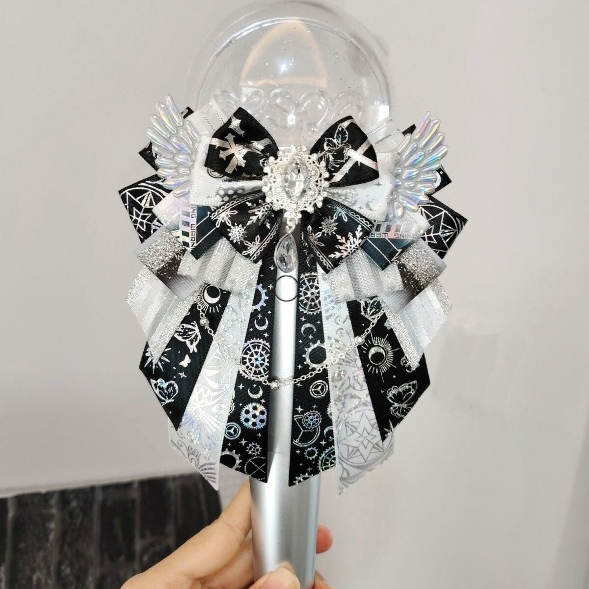 ハンドメイド★キッズリボン★水色★大きめ★揺れるチャーム付き★お出かけに 楽天市場】チャーム付き ペンライトリボン レディース 服飾小物