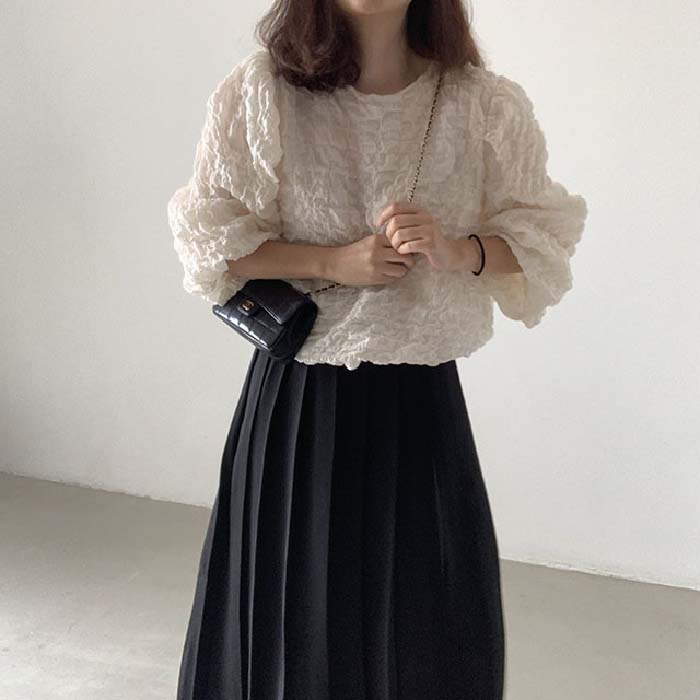 ブラウスレディース半袖ボリューム袖エンボス加工トップスおしゃれ春夏秋カットソーTシャツフェミニン着回し体型カバーゆったりシンプルおしゃれ大人カジュアルこなれ感韓国風