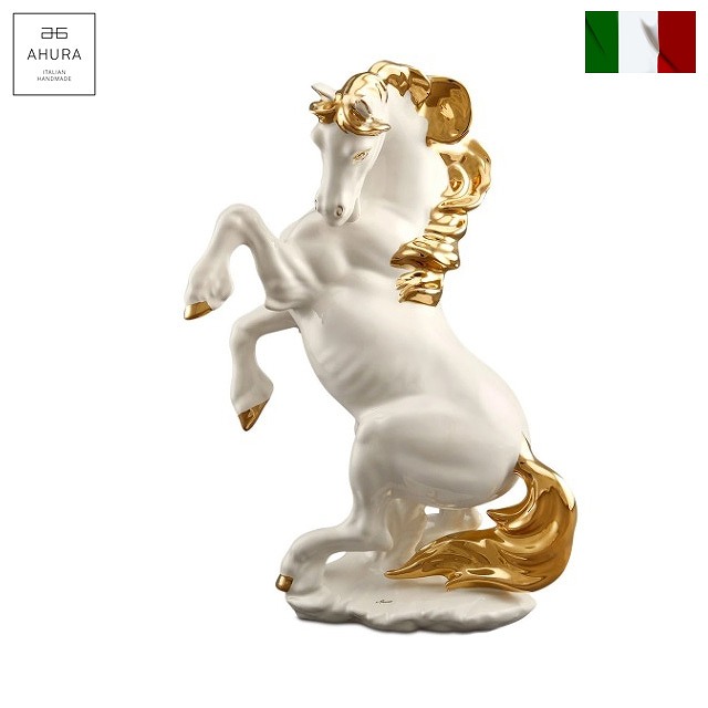 Белые фигурки. Ahura статуэтки. Статуэтка "лошадь". Конь статуэтка белая фарфоровая. Статуэтка белый конь.