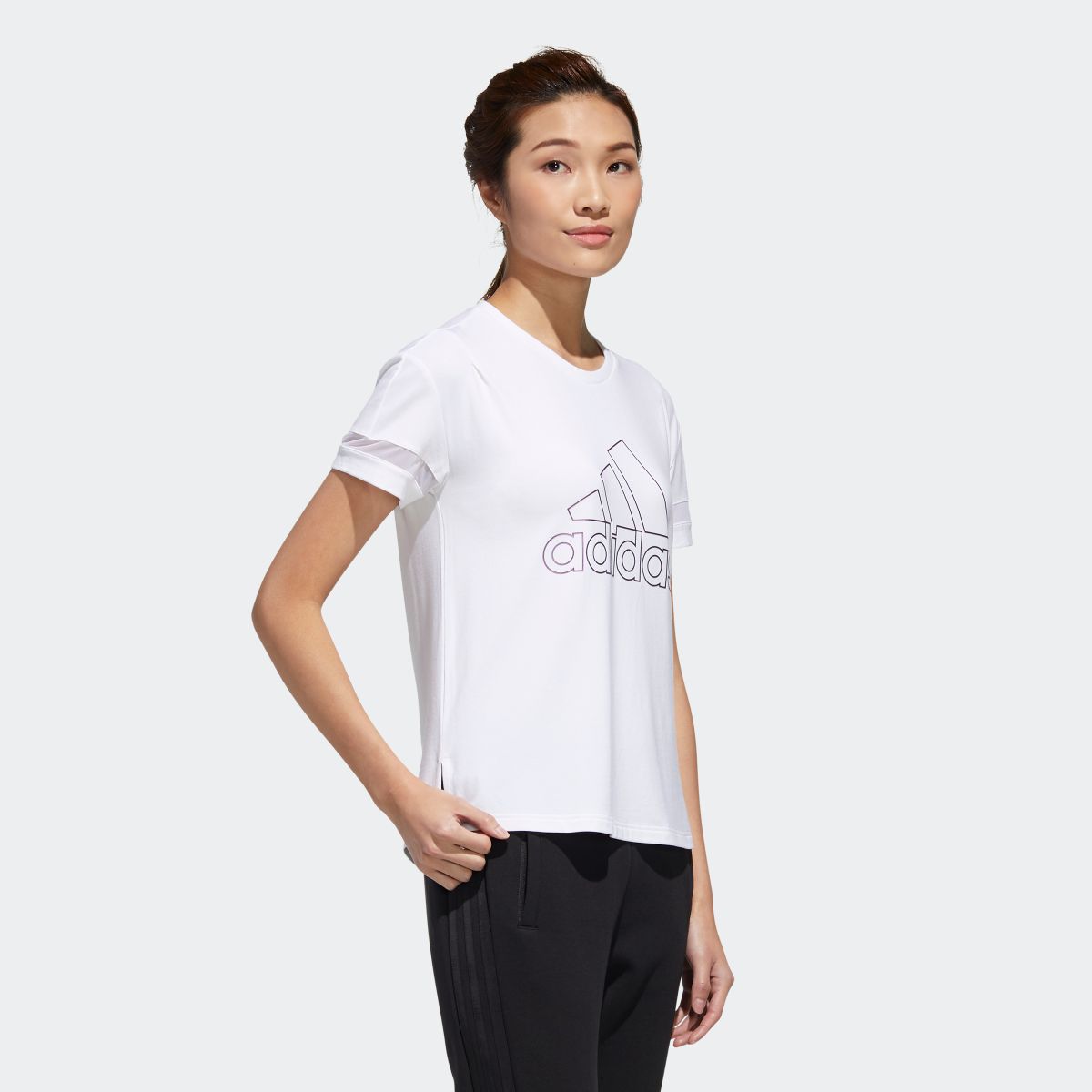 楽天市場 公式 アディダス Adidas バッジ オブ スポーツ スタイル グラフィック 半袖tシャツ Badge Of Sport Style Graphic Tee アスレティクス レディース ウェア トップス Tシャツ 白 ホワイト Gj9022 半袖 P1030 Adidas Online Shop 楽天市場店