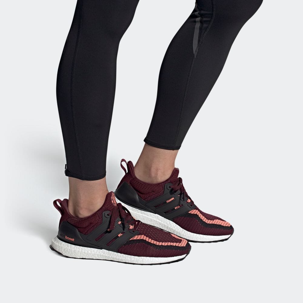 楽天市場 全品送料無料 03 04 00 03 11 09 59 公式 アディダス Adidas ランニング Ultraboost Dna マンチェスター ユナイテッド Ultraboost Dna Manchester United レディース メンズ シューズ スポーツシューズ 赤 レッド Fz36 スパイクレス P0304