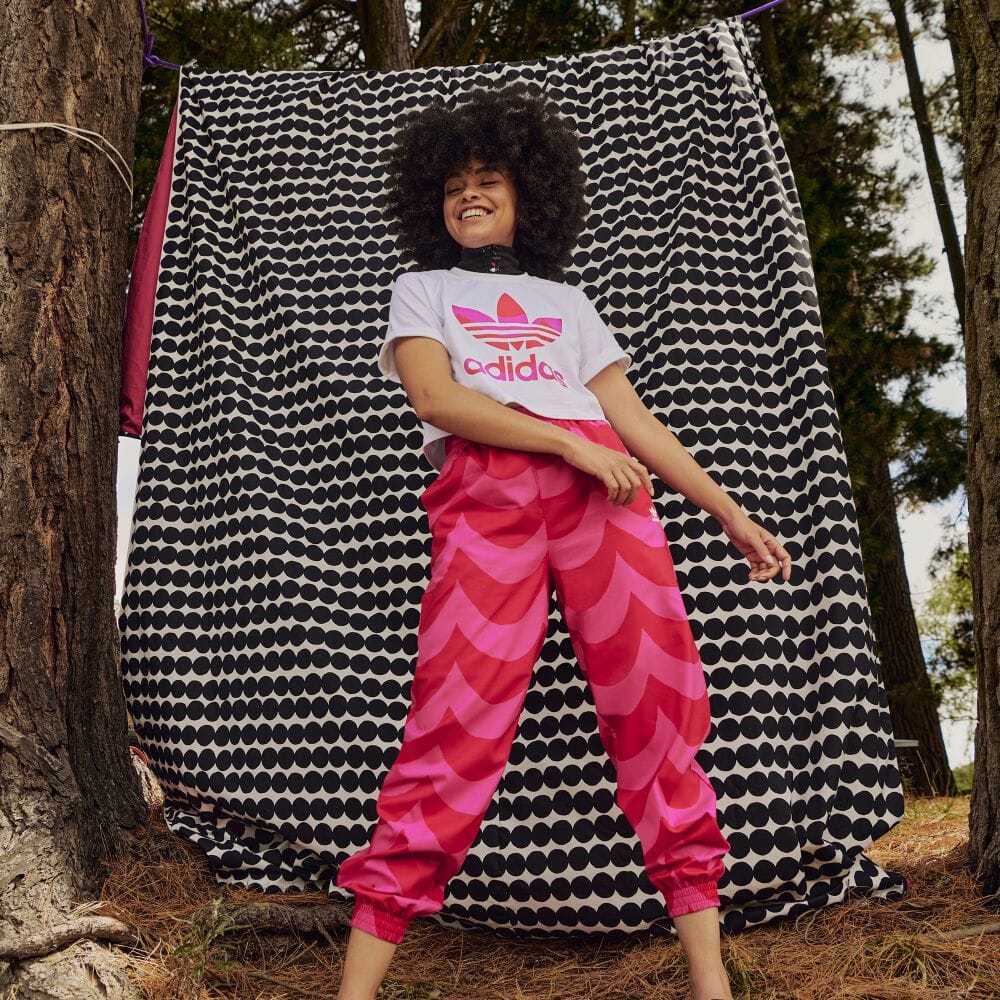 公式 アディダス Adidas 返品可 マリメッコ カフス ウーブントラックパンツ オリジナルス レディース ウェア 服 ボトムス ジャージ パンツ 赤 レッド H480 下 Almarkhiyagallery Com