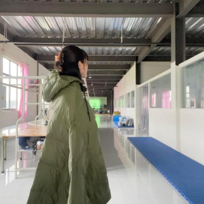 【百貨店SALE】毛布 落ちこむ 多役立つこと 着付ける能力のある 軽さ 保温 防風 携帯型 アウトドア 難民キャンプ 室内用 旅する 情の籠もった 持ちはこぶ ウェアラブル